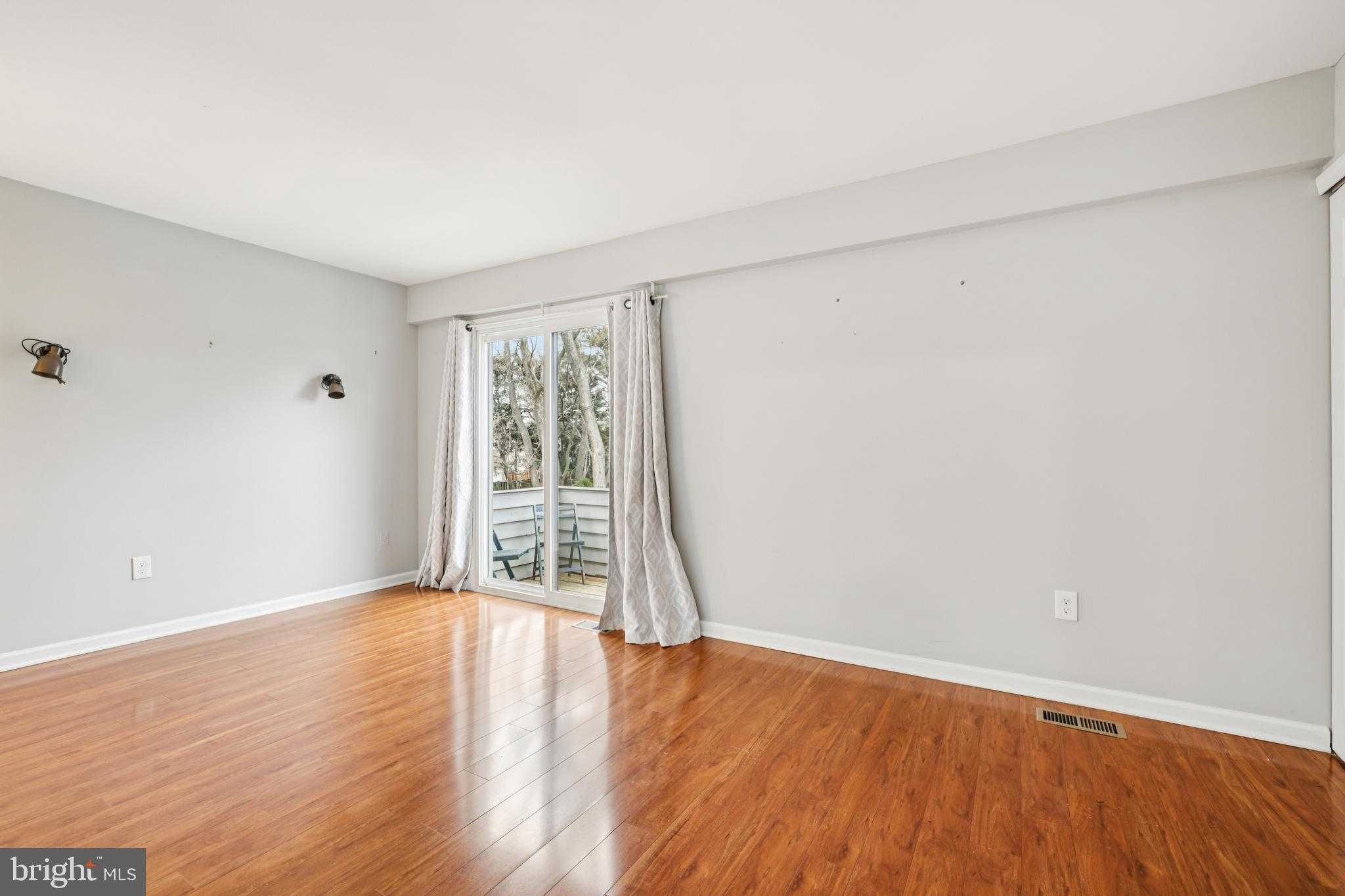 1014 Cedar Ridge CT photo 4