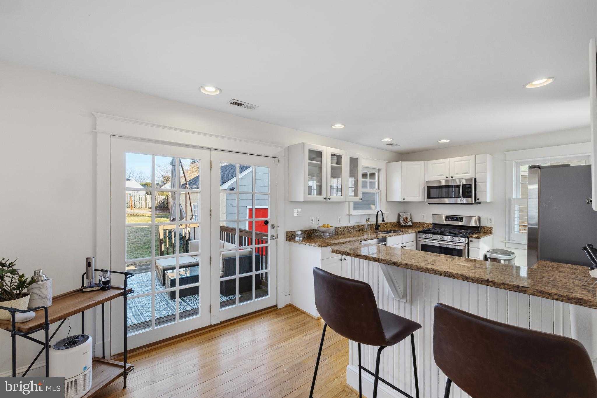 304 Locust Ave photo 5