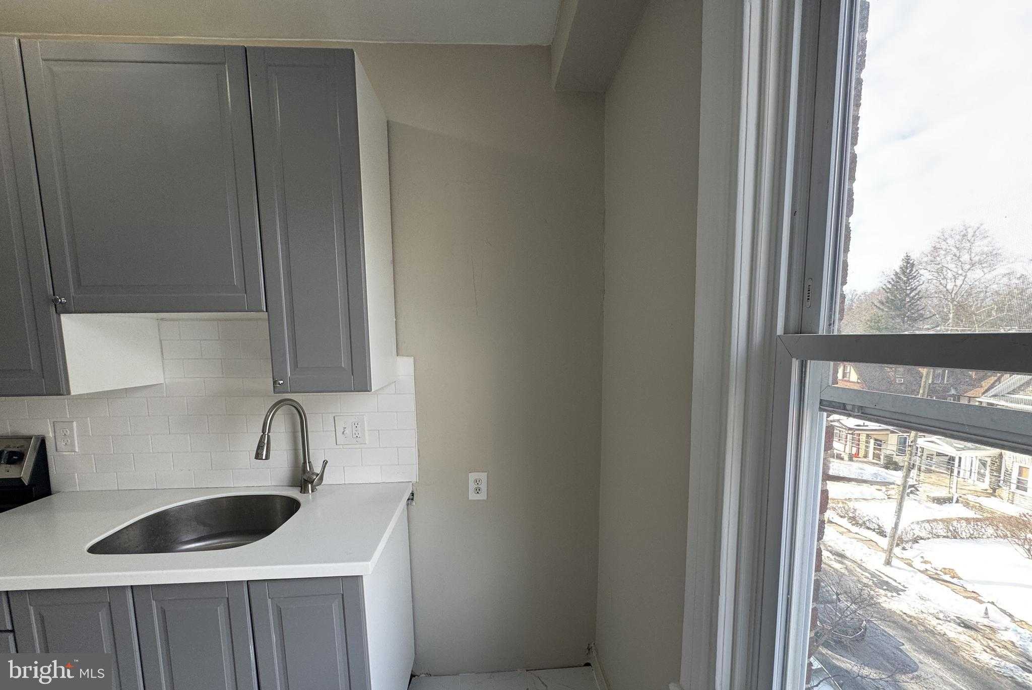 400 W Hortter St Apt 301 photo 12