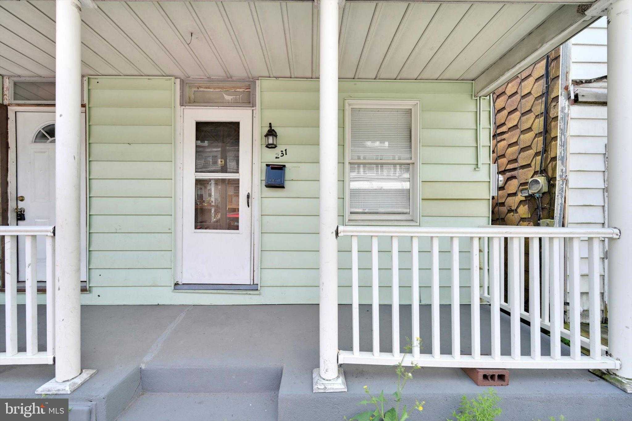 231 Valley St photo 5