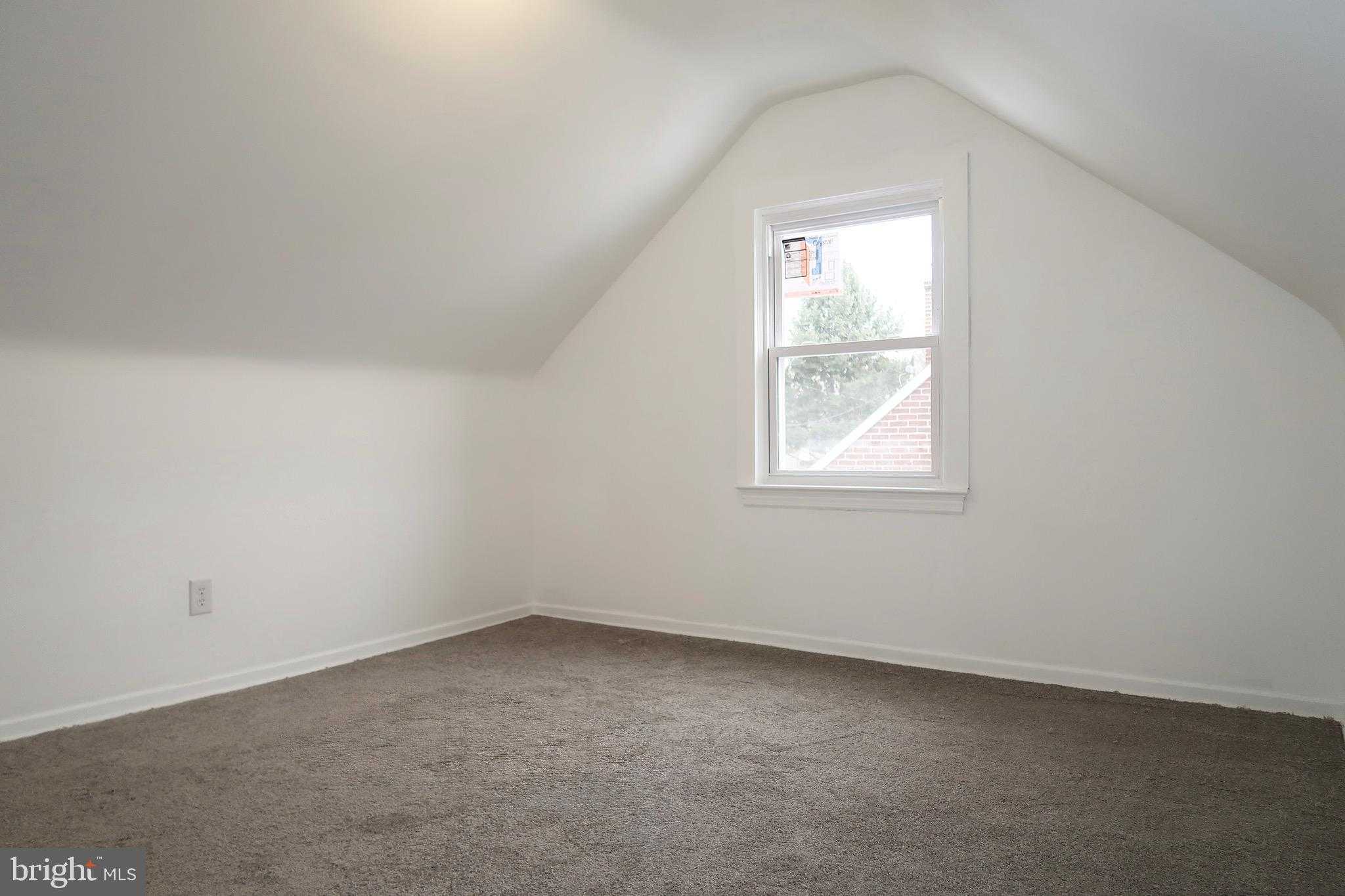 750 Oatman St photo 25