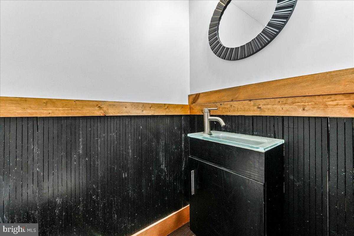 231 E Hortter St photo 15