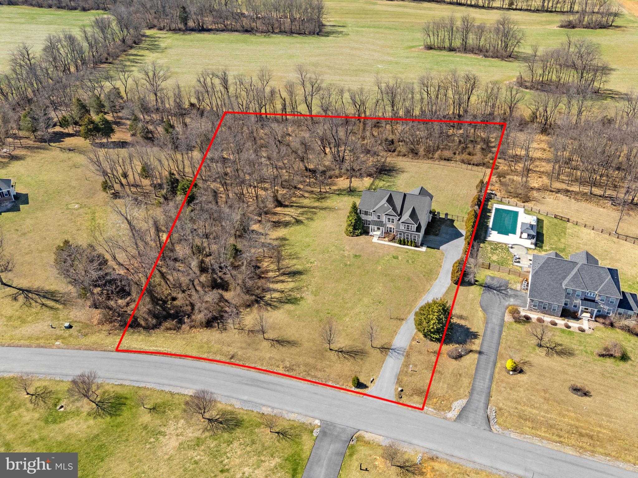 898 Declaration Dr photo 5