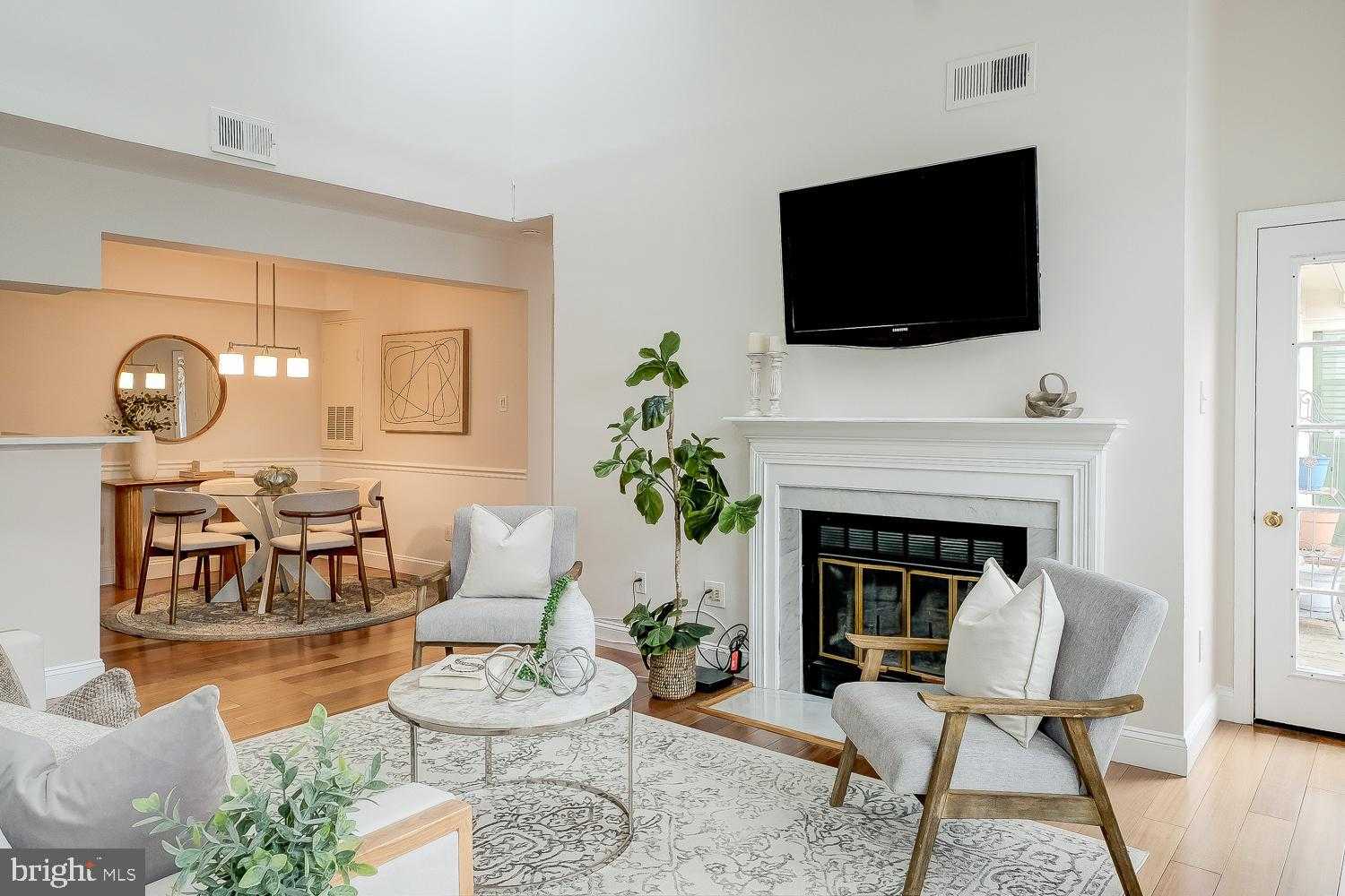 2224 Springwood Dr photo 2