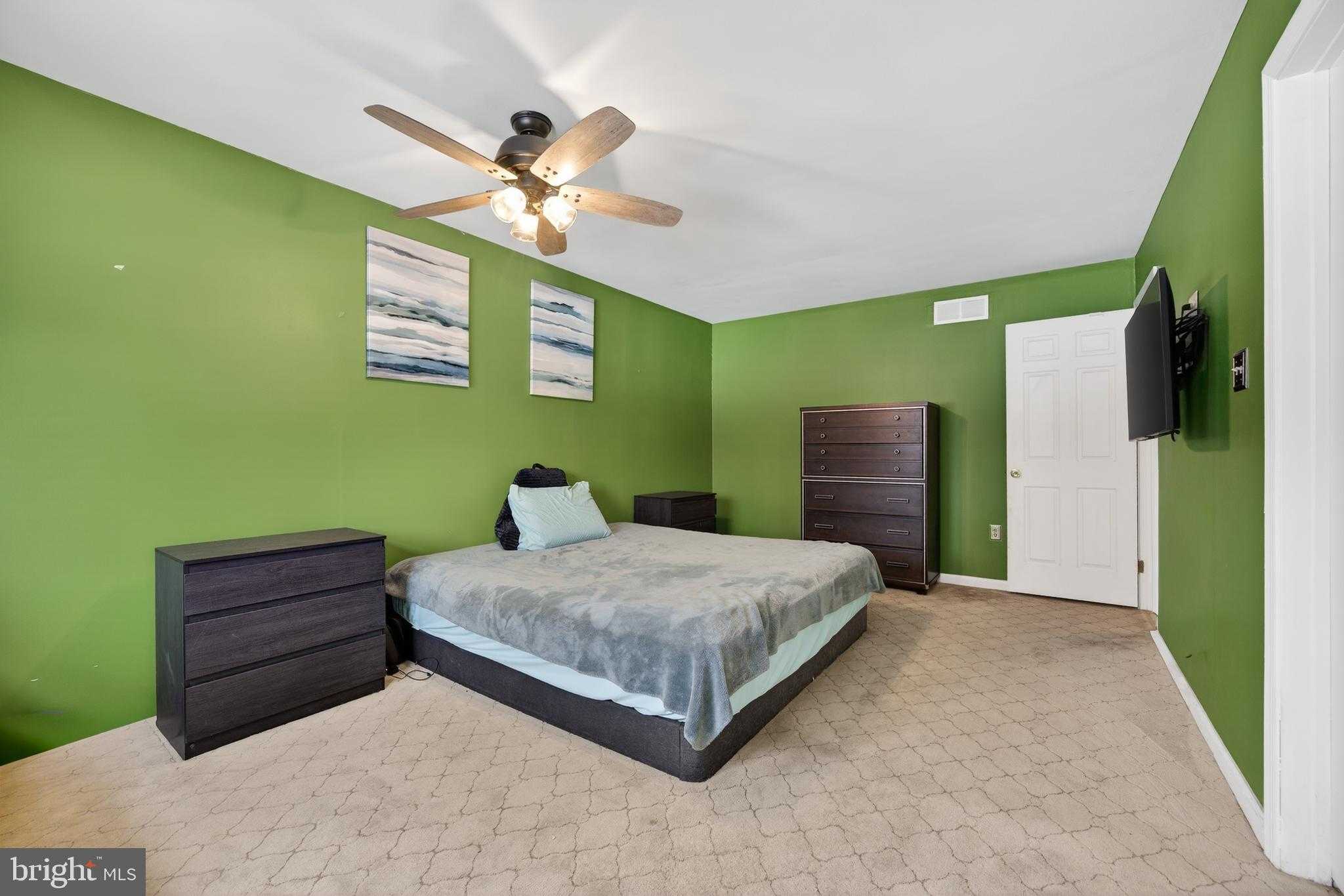 52 Hampton Dr photo 18