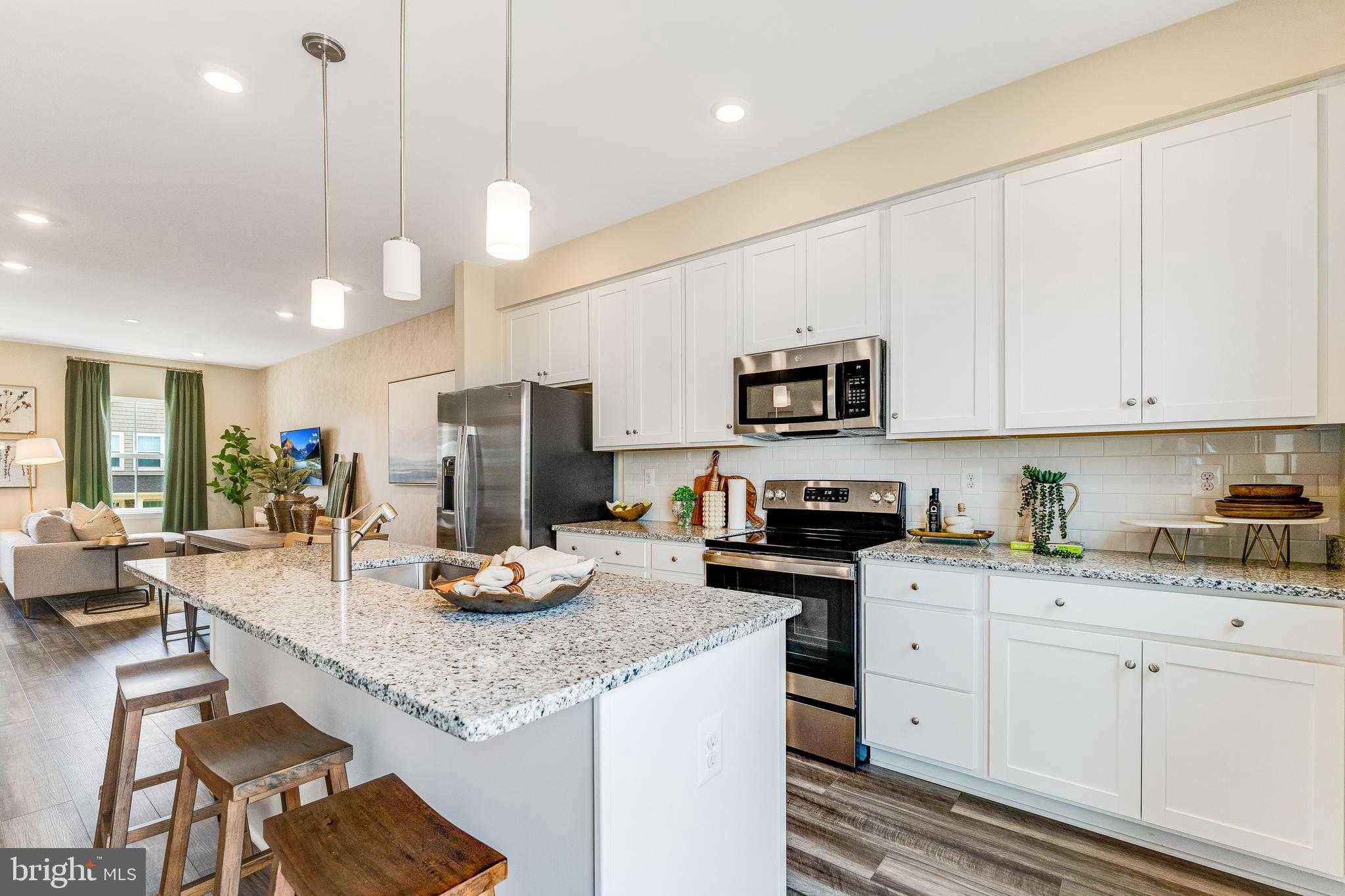 450 17th Ave photo 2