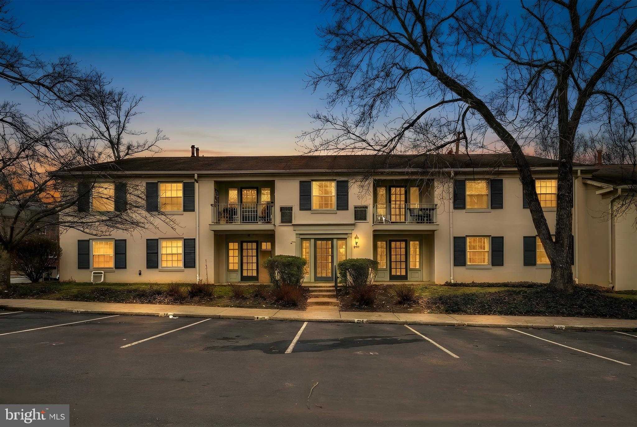 5902 Queenston St photo 2