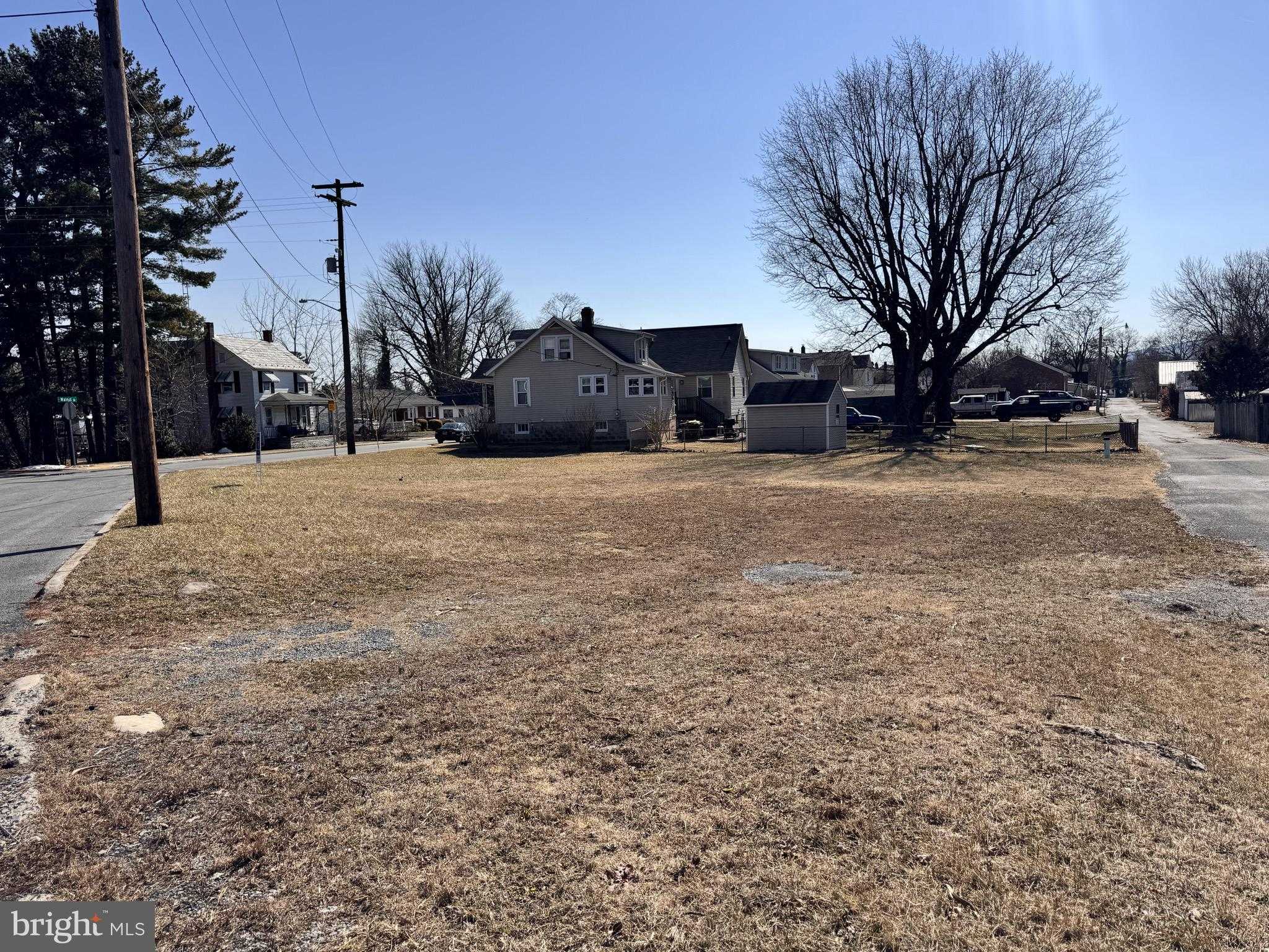 33 Walnut St photo 2