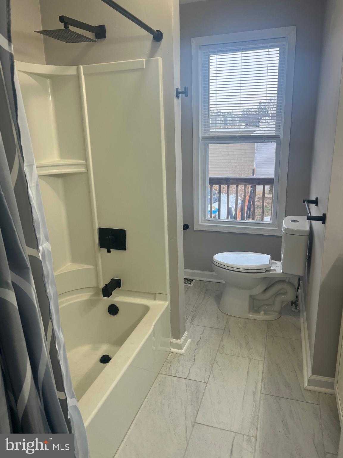 820 Salem Ave photo 8