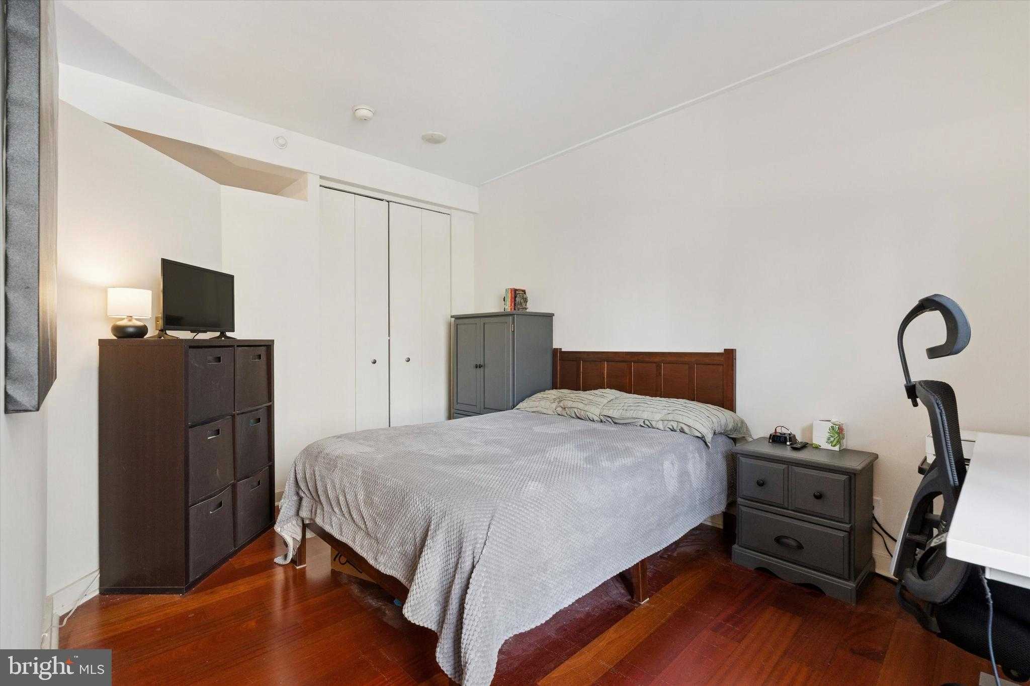 219 S 18th St # 902 photo 12