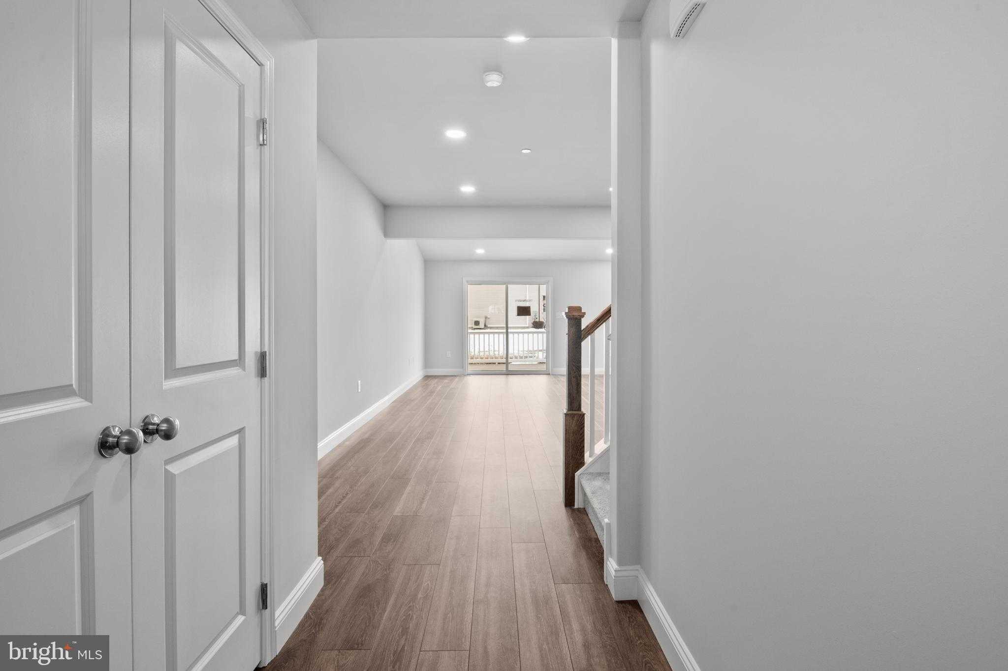 225 Lucille Way photo 2