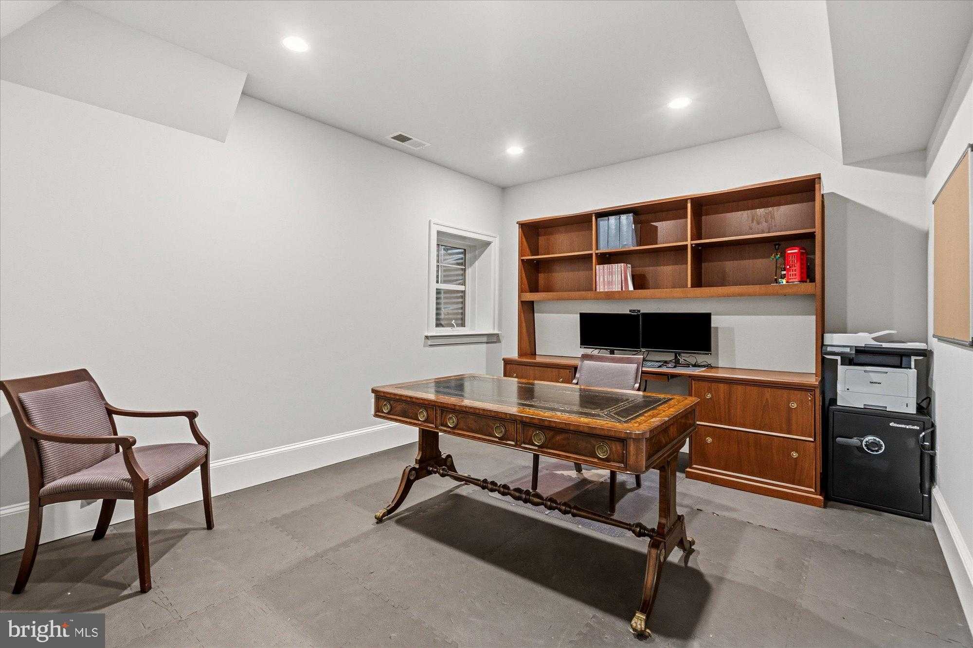 702 Enderby Dr photo 63