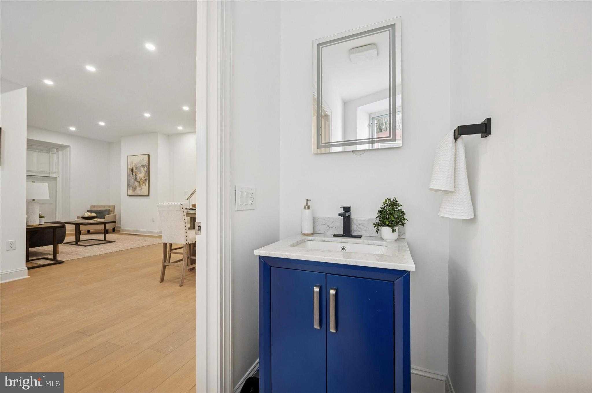 240 W Earlham Ter photo 8