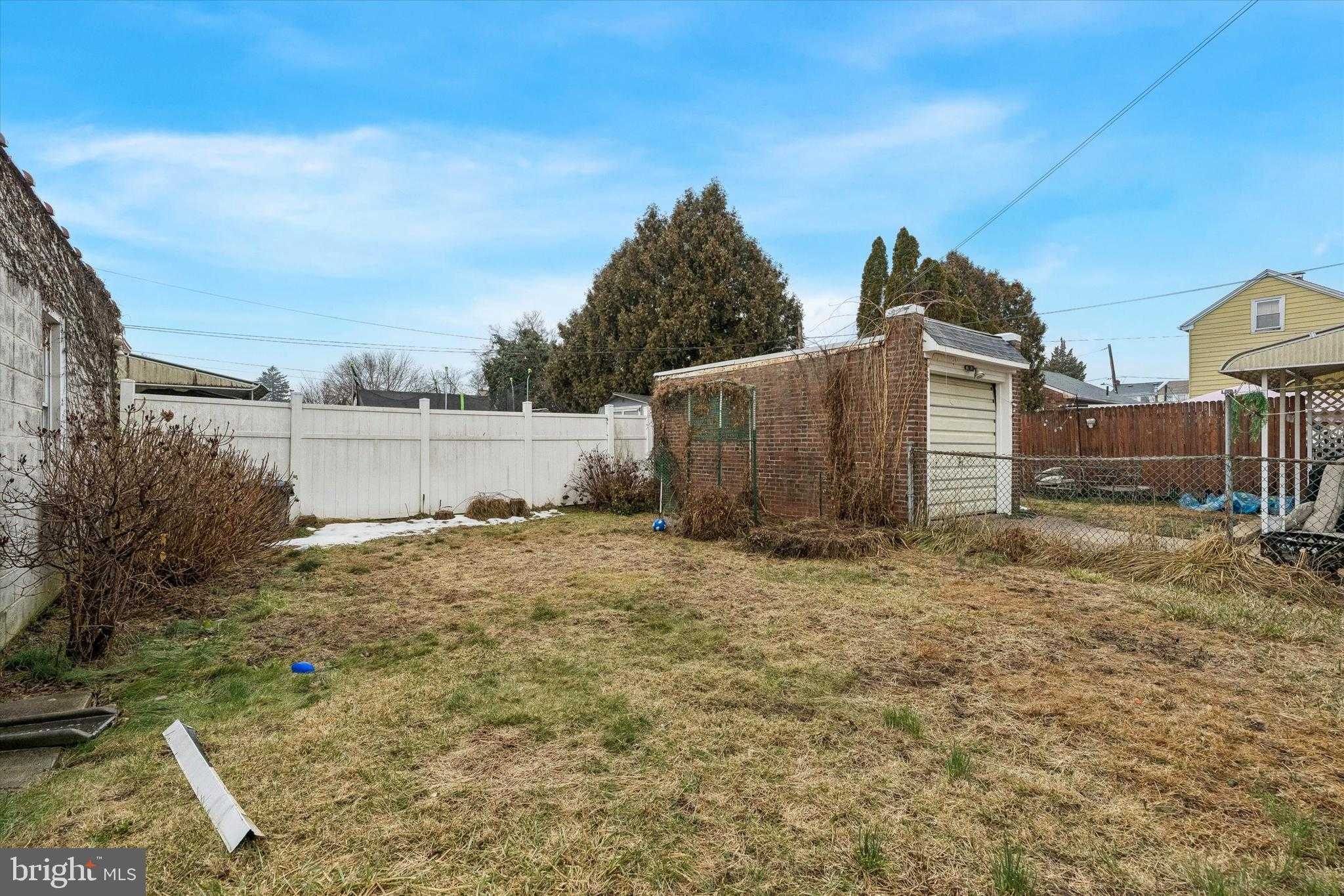 1114 Faunce St # 16 photo 15