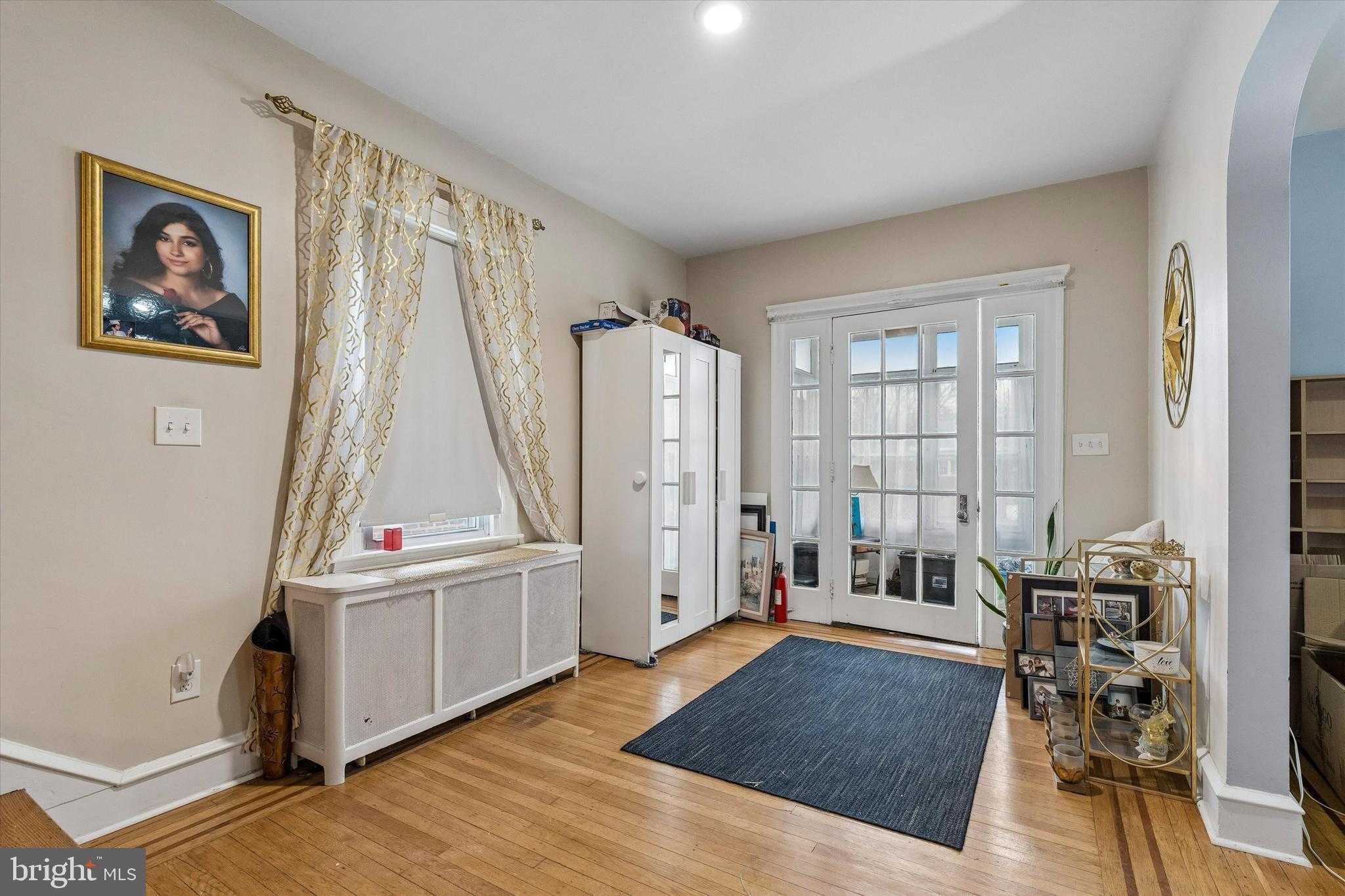 1114 Faunce St # 16 photo 2