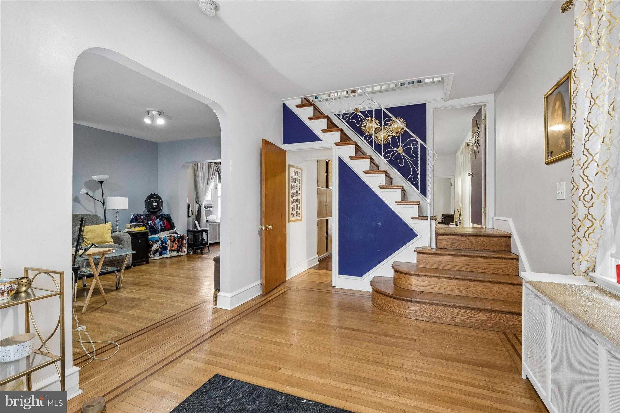 1114 Faunce St # 16 photo 3