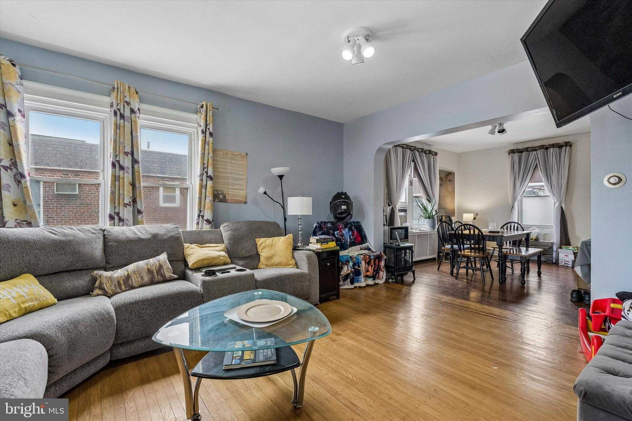 1114 Faunce St # 16 photo 4