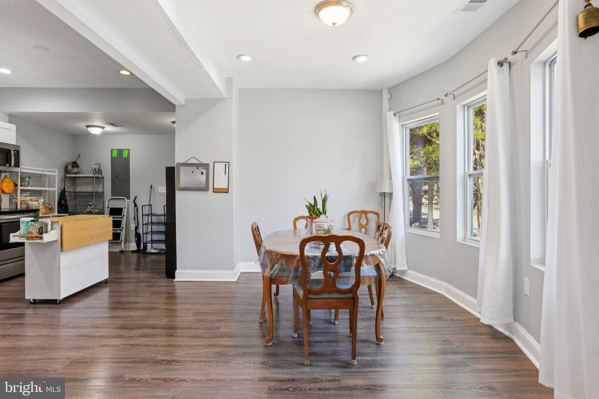 3814 Pinewood Ave photo 9