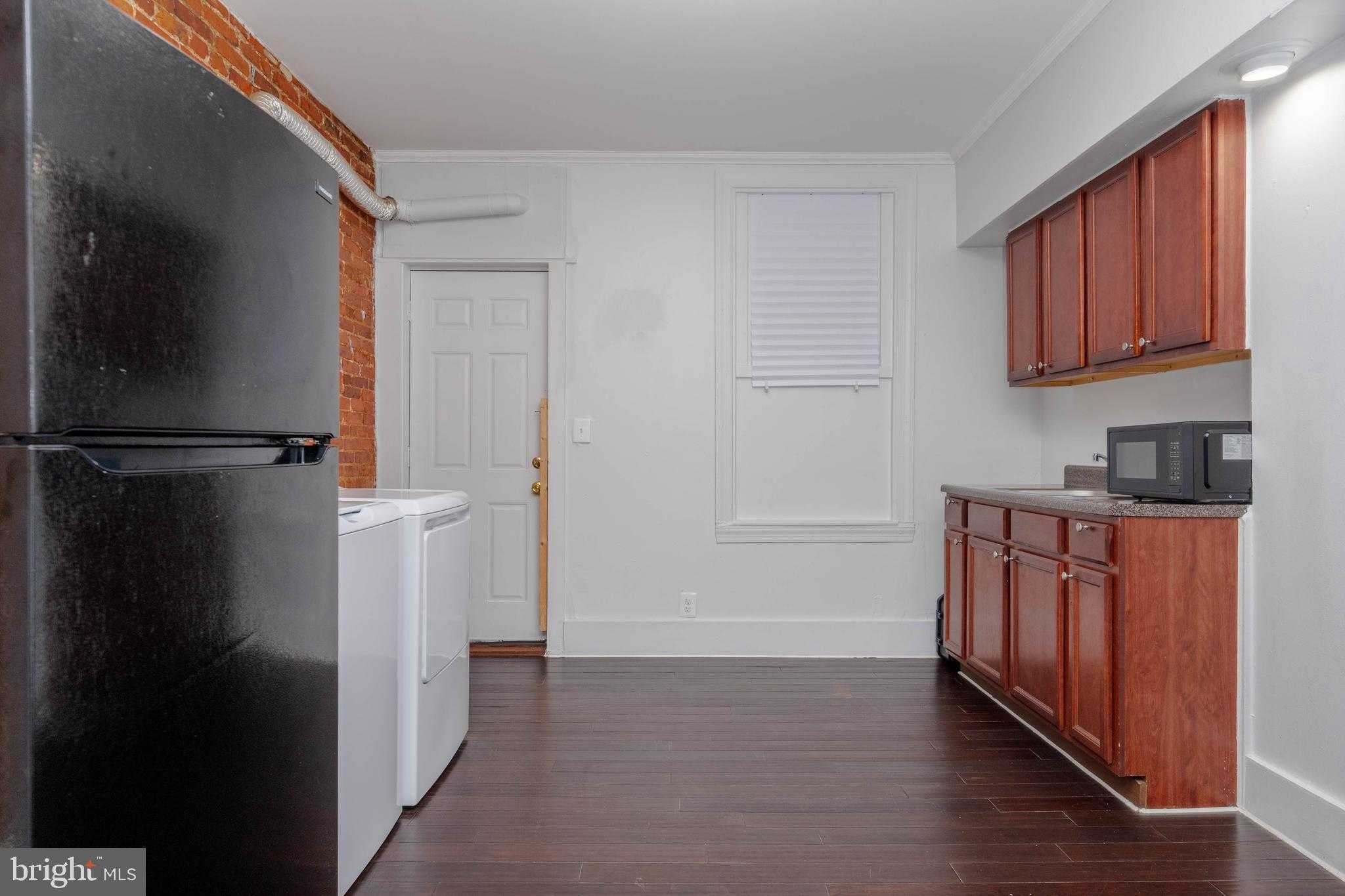 3418 E Lombard St photo 12