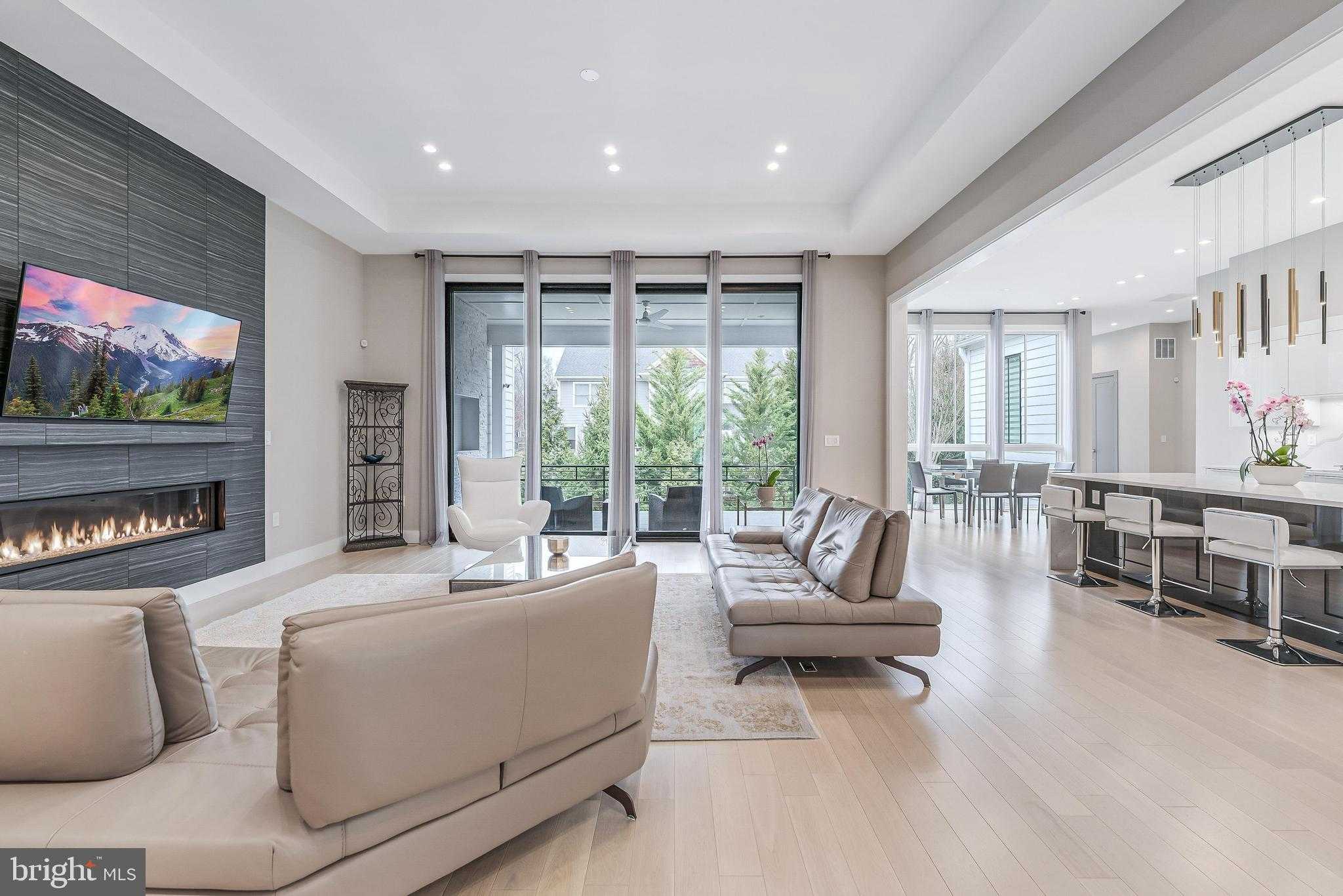 908 Walker Rd photo 12