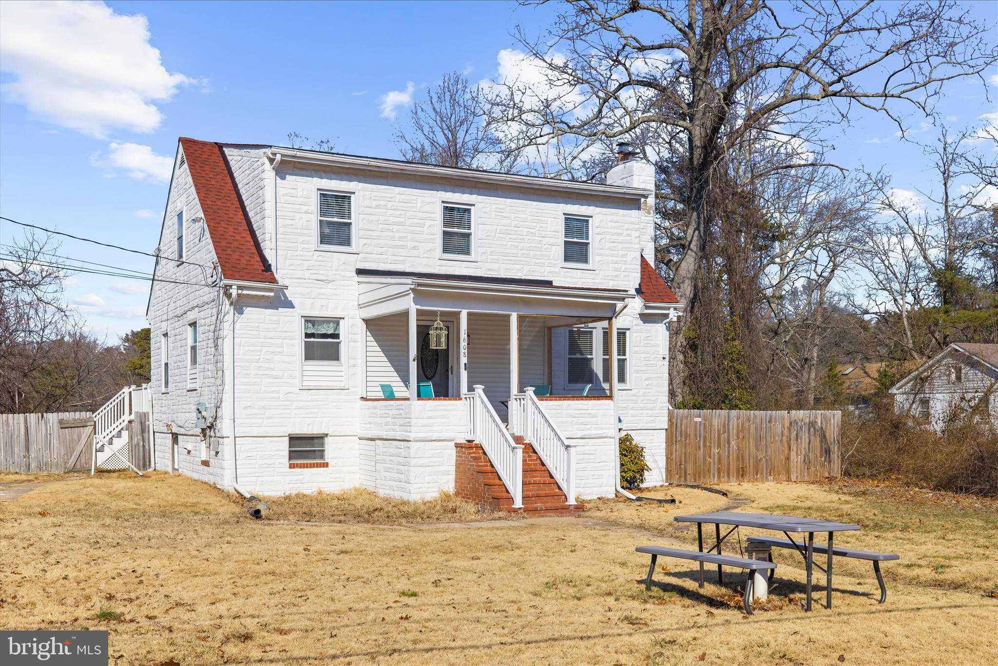 1608 Wall Dr photo 2