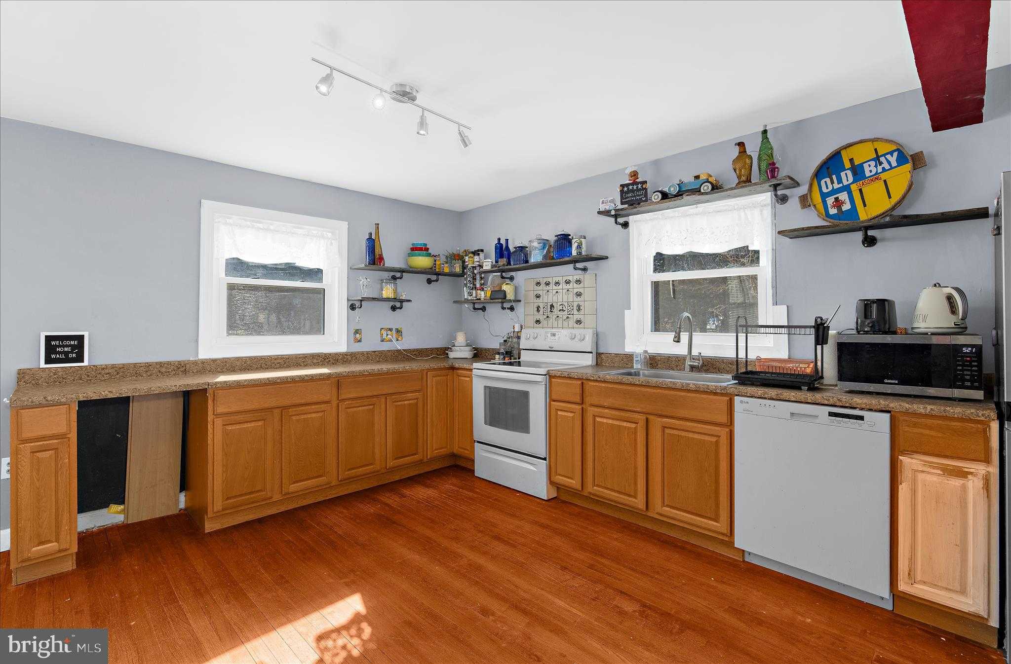 1608 Wall Dr photo 7