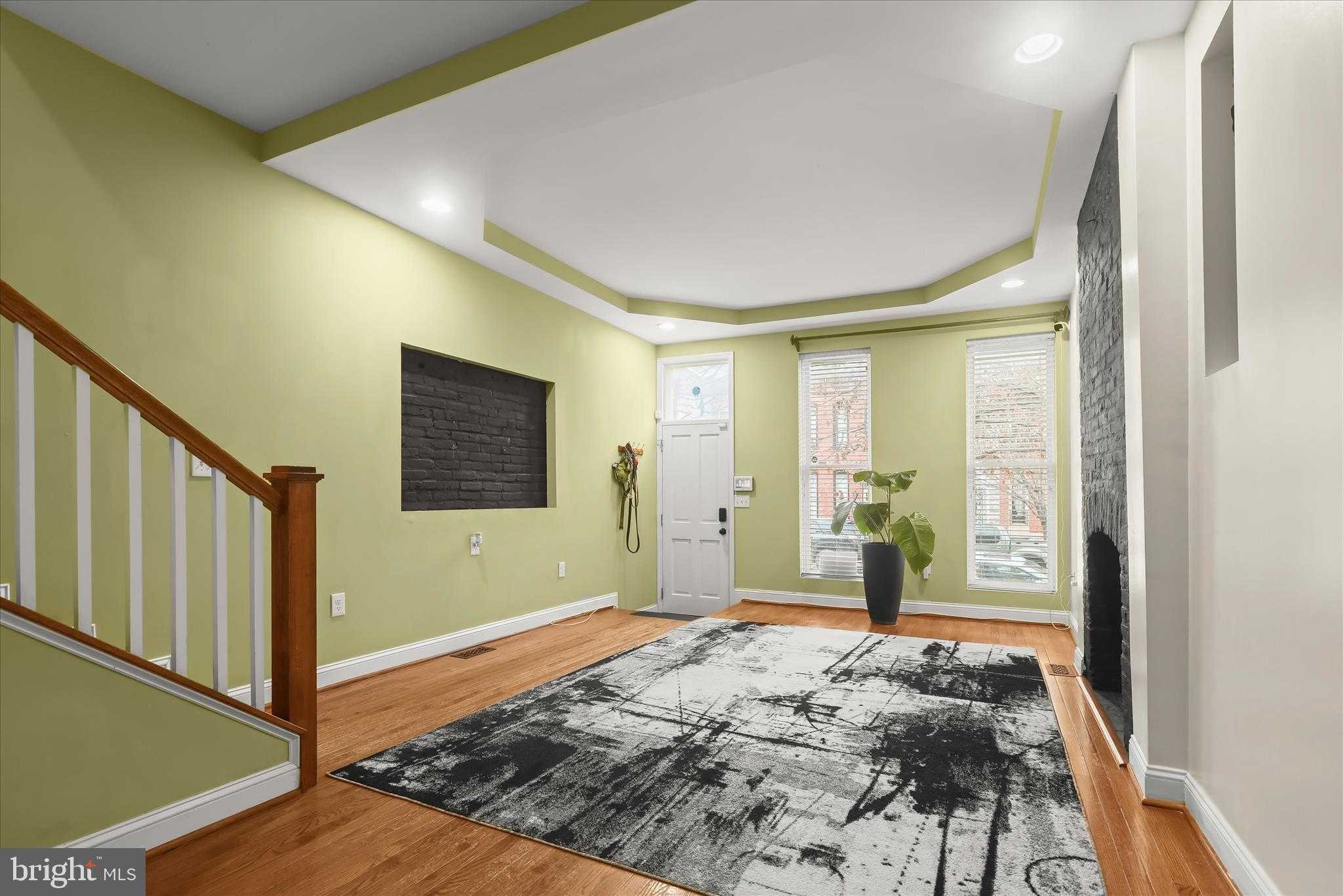 1438 N Bond St photo 4