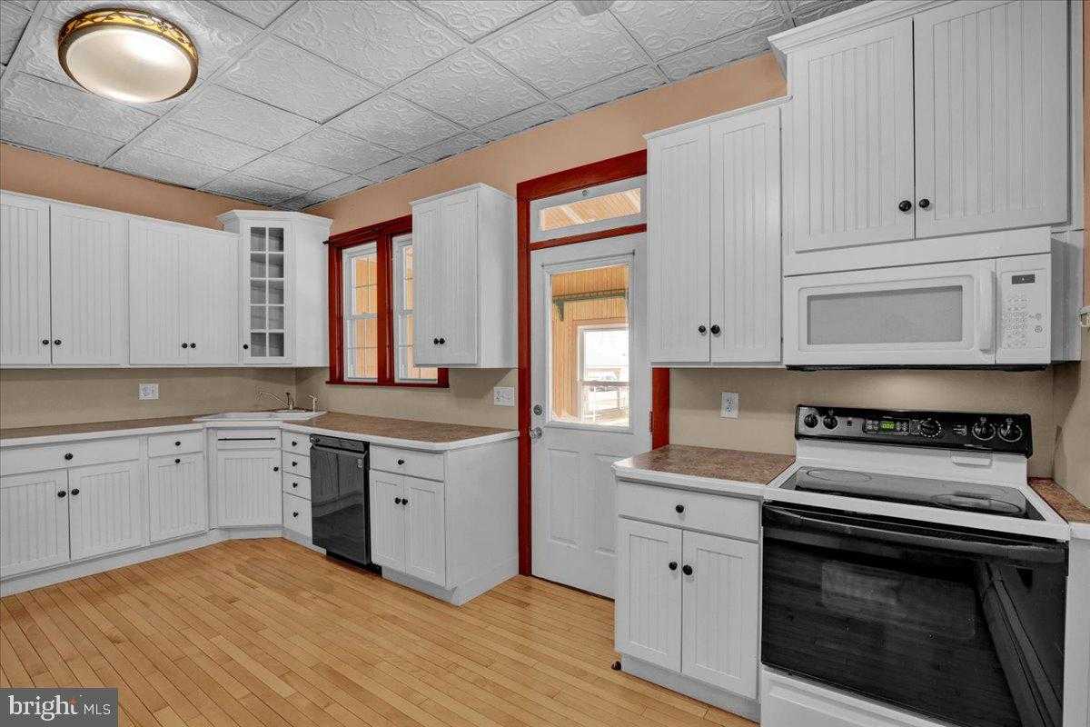 157 N Tulpehocken St photo 7