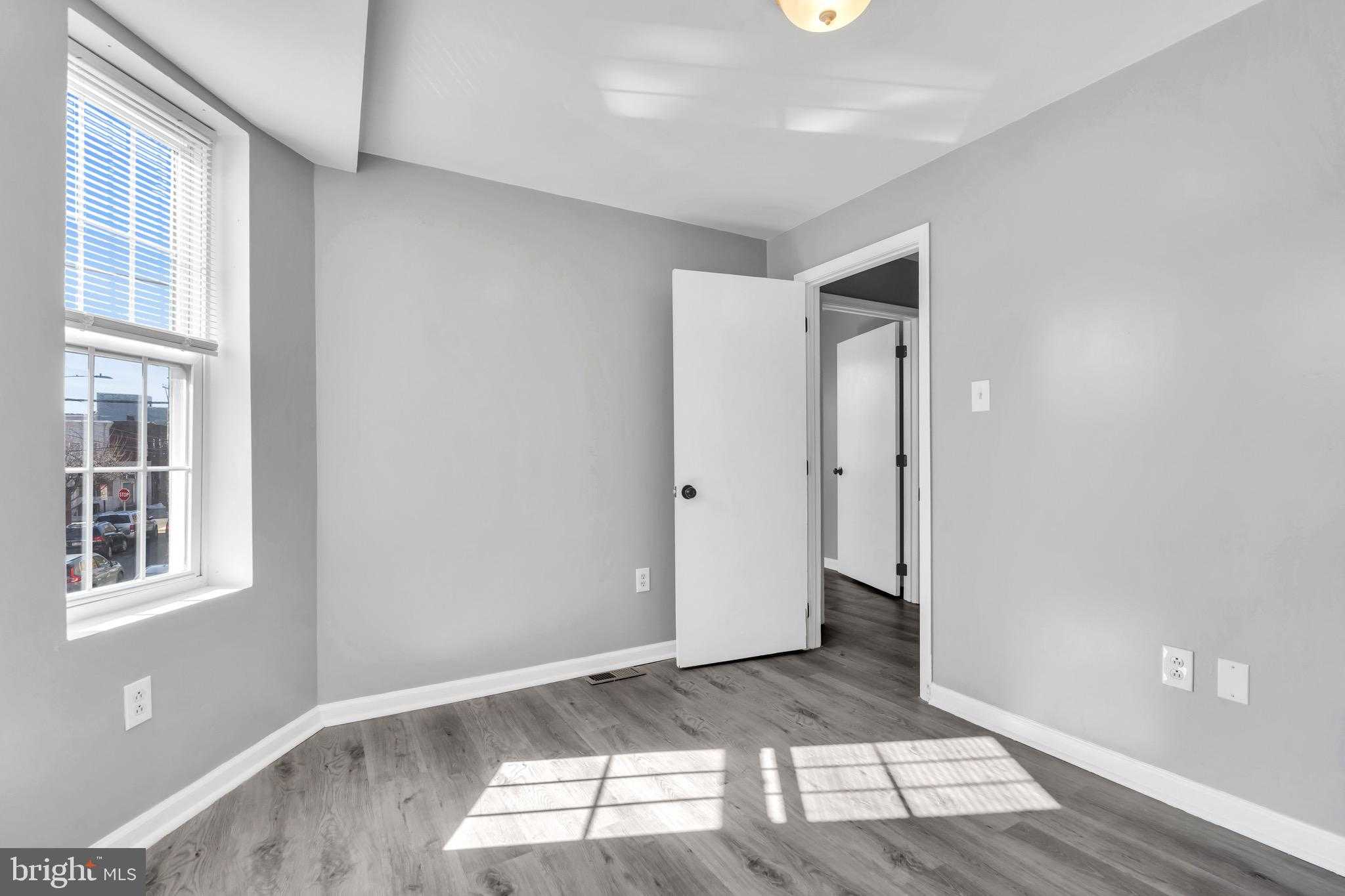 1947 S Iseminger St photo 27