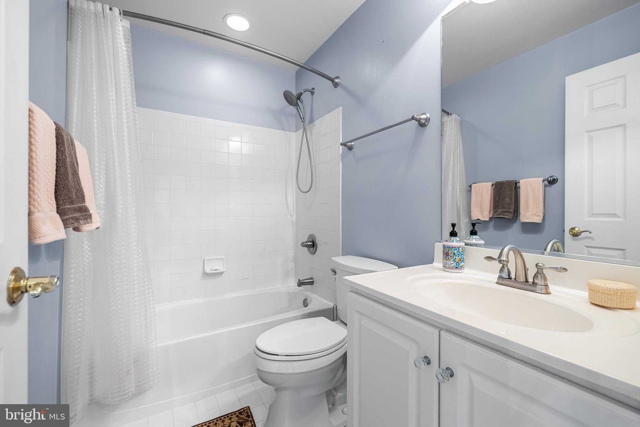 8128 Crimson CT photo 29