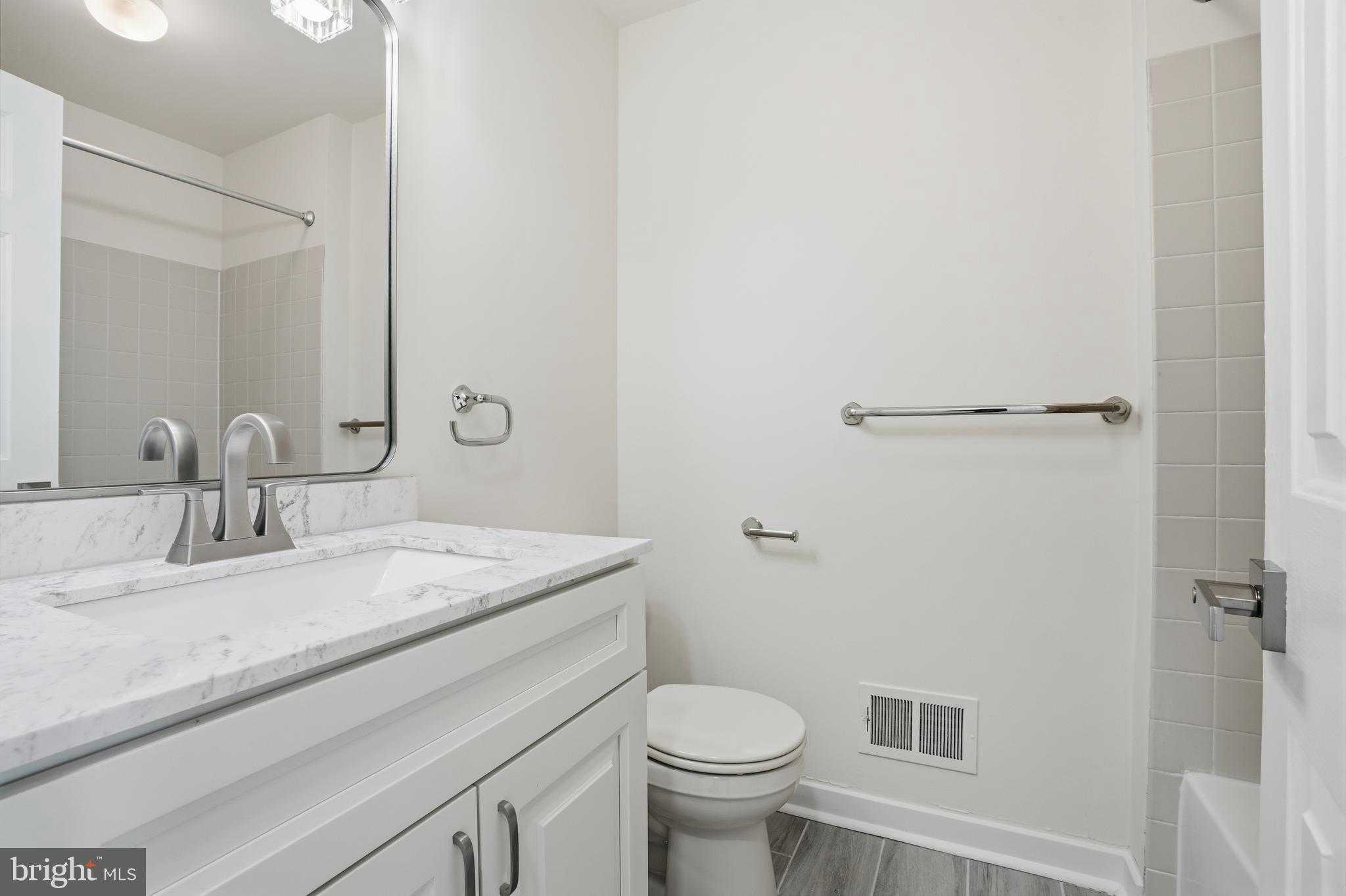 1004 Waterford Rd photo 20