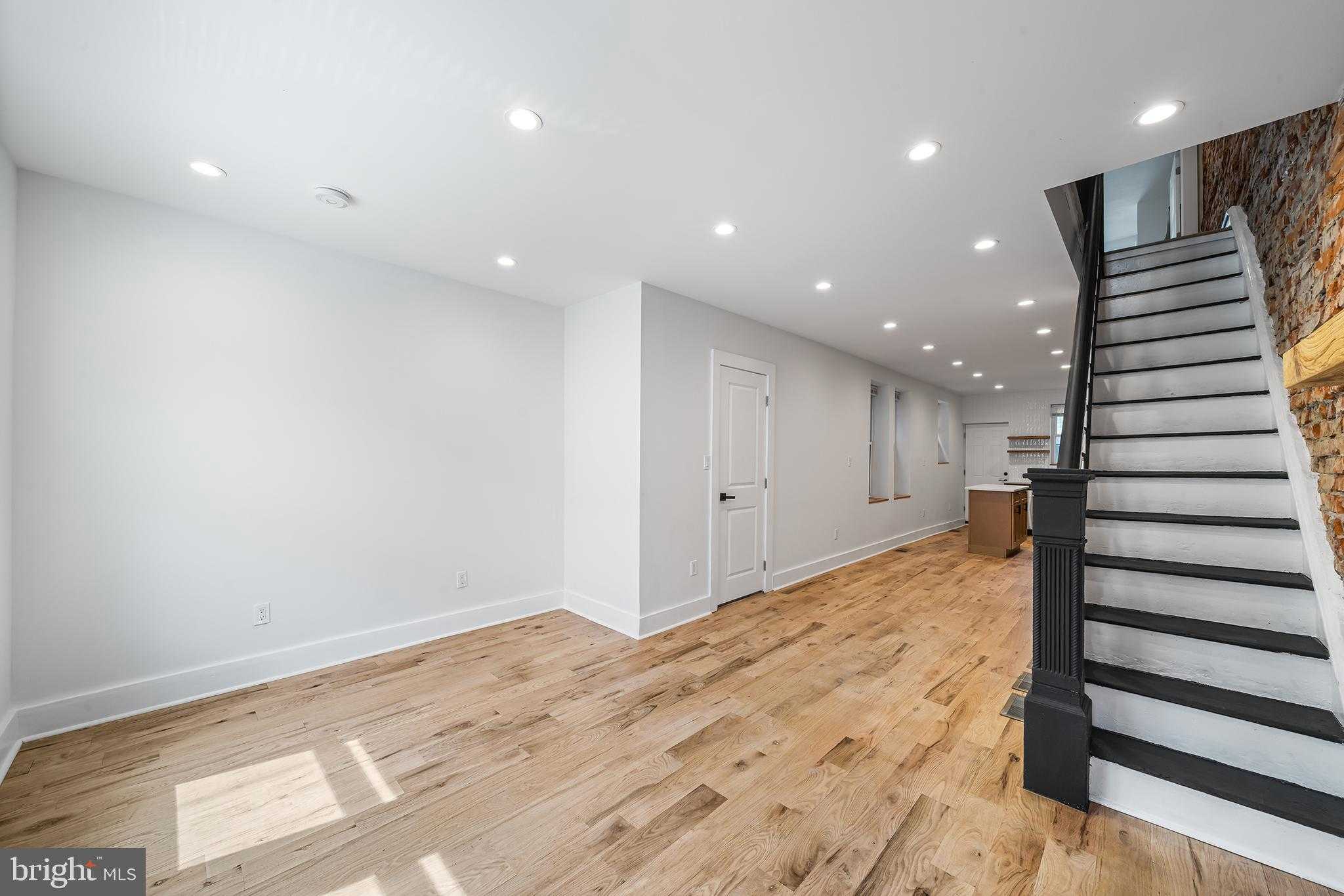 2115 Watkins St photo 4