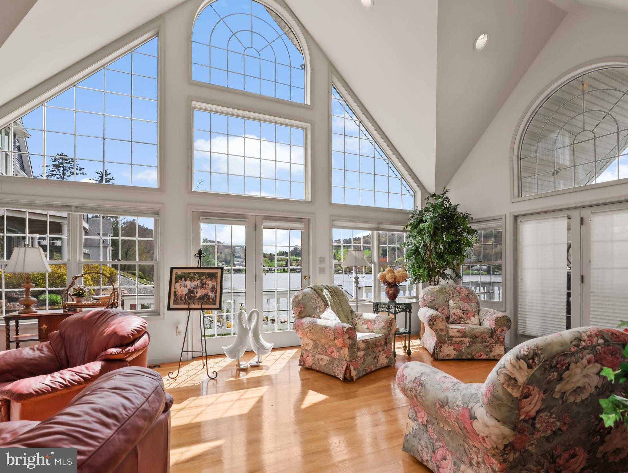 218 Point Rd photo 2