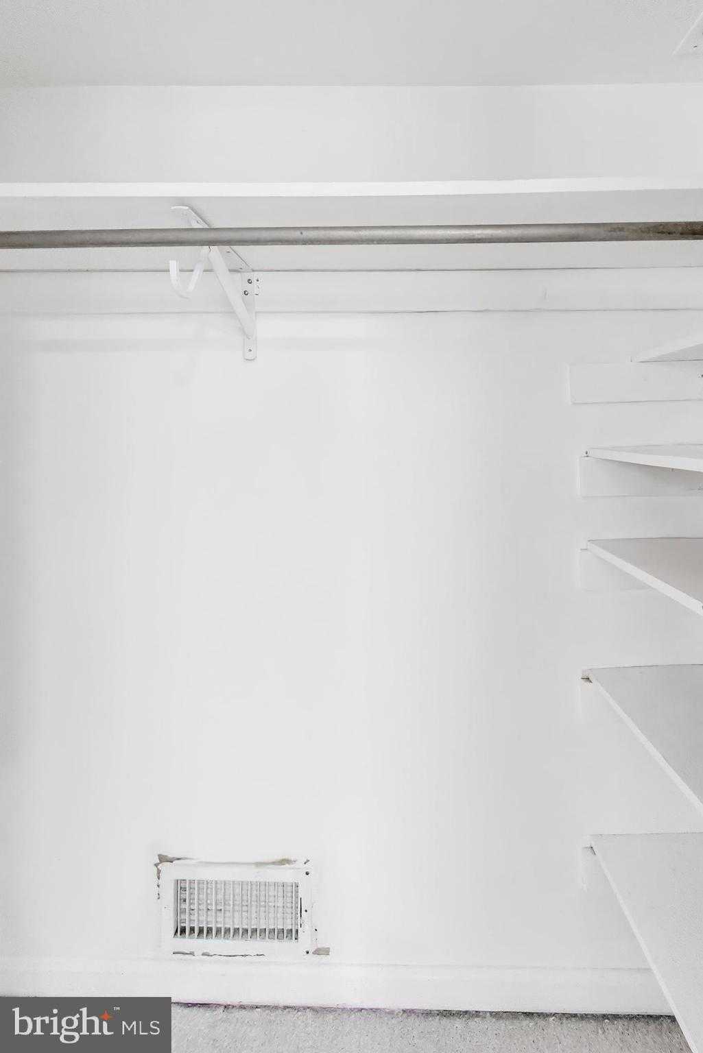 5300 Easton Dr photo 34