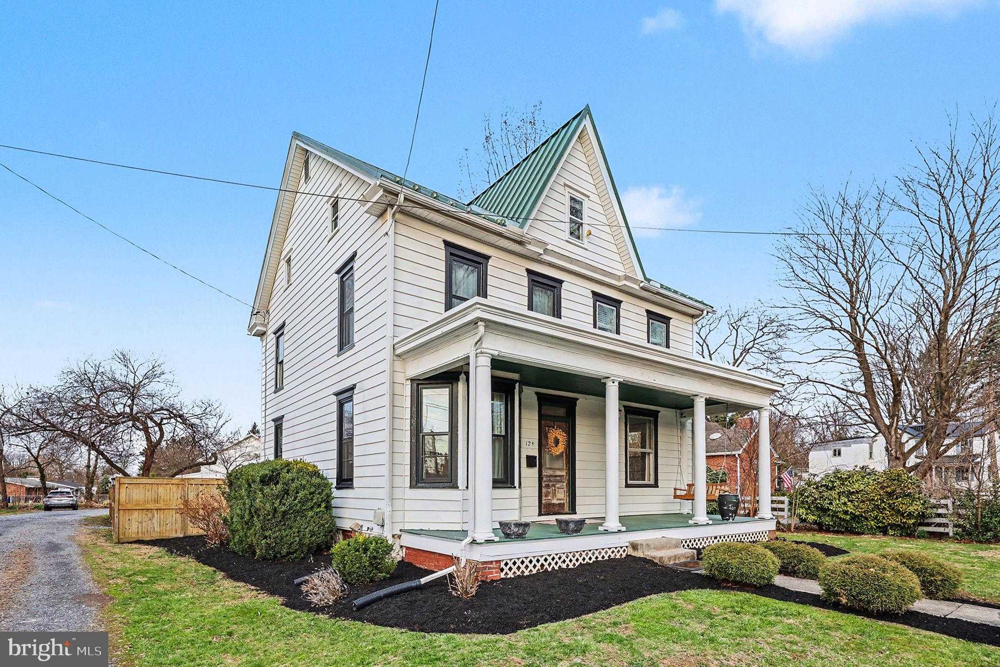 124 S Locust St photo 4