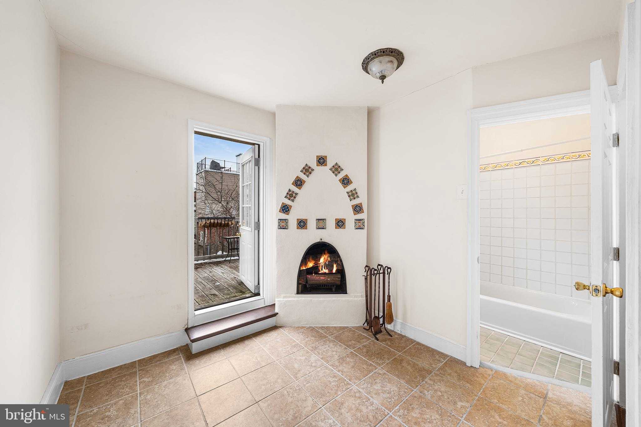 429 W George St photo 13