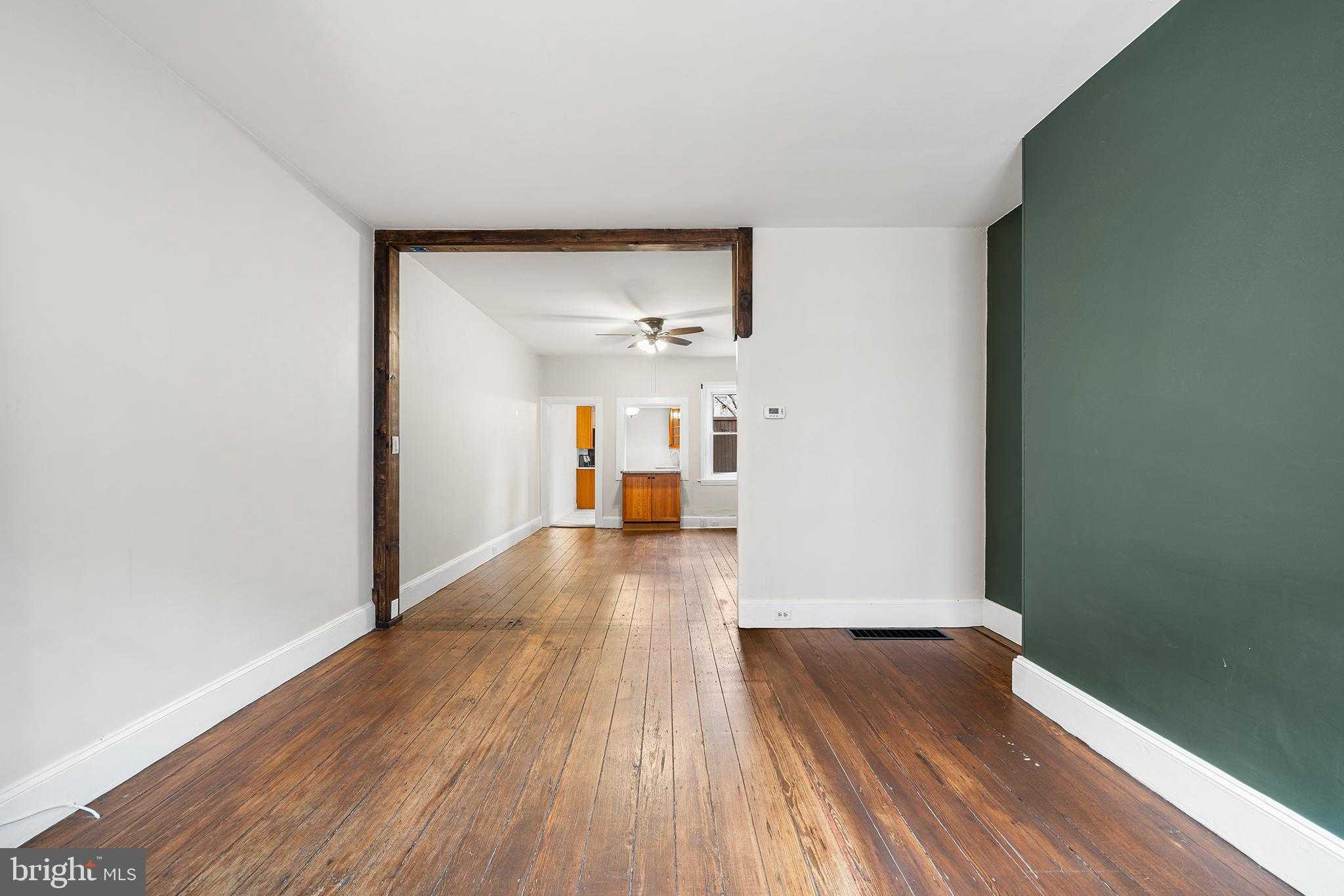 429 W George St photo 3