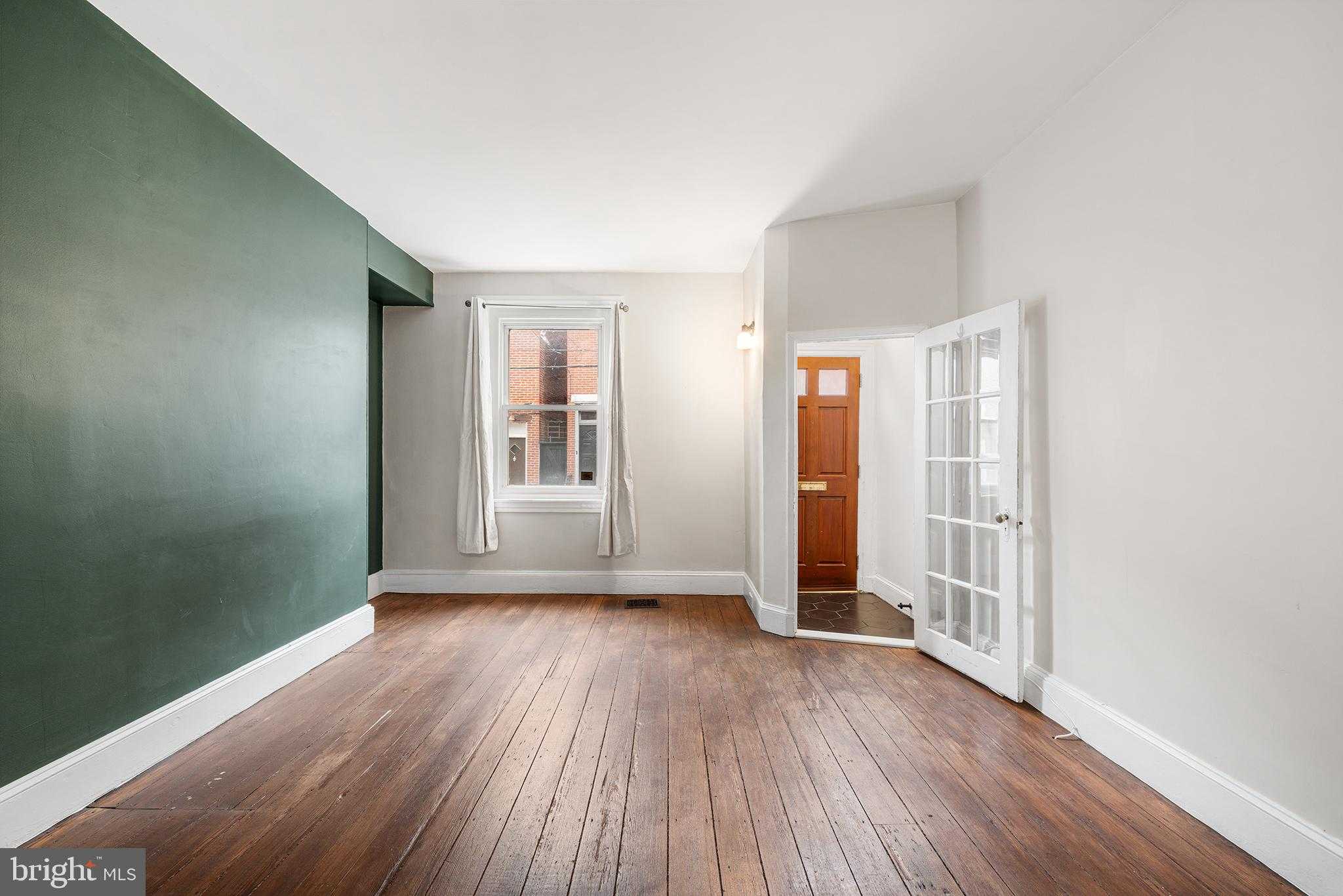 429 W George St photo 7