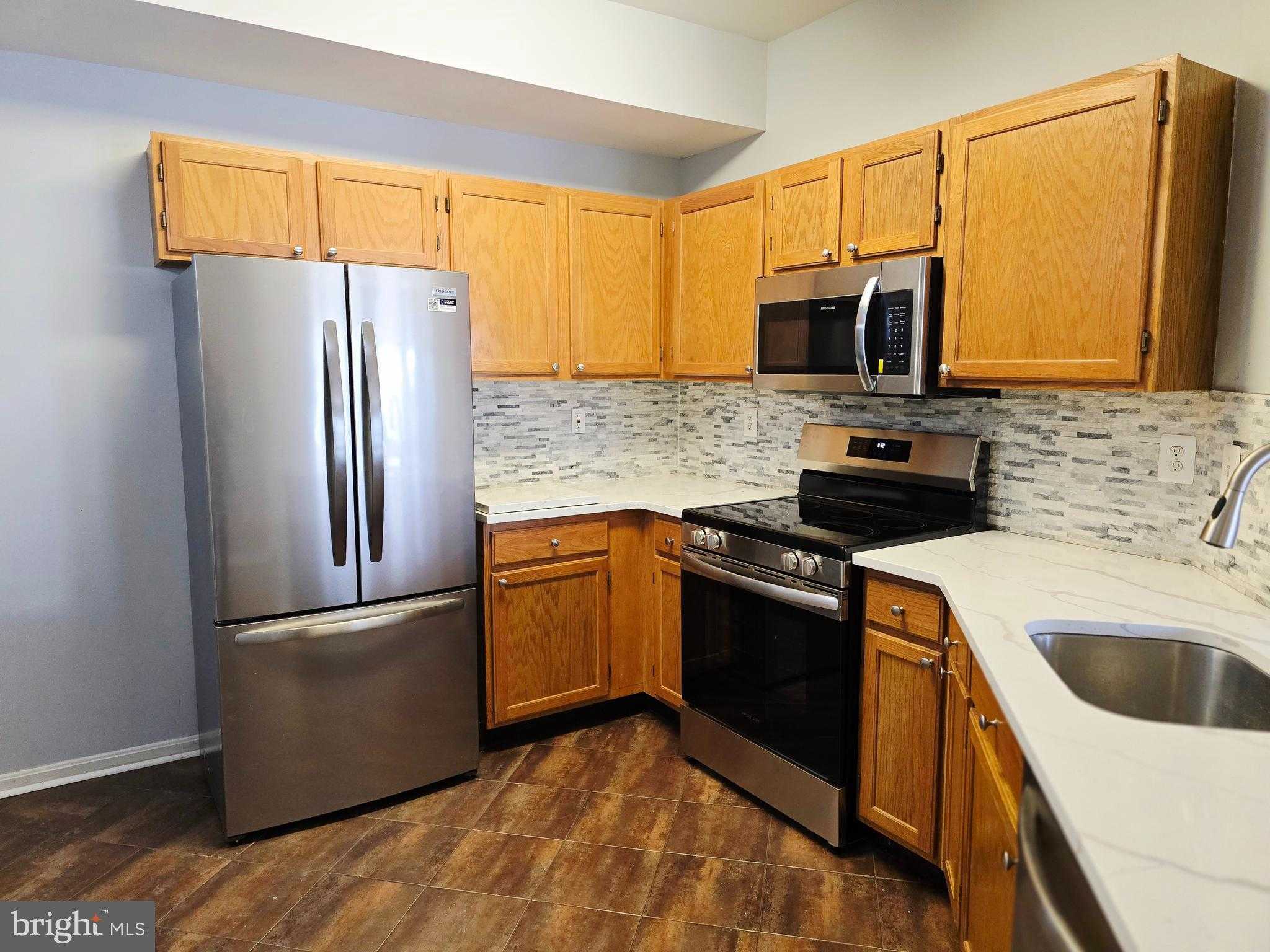 1683 Fallowfield CT photo 2