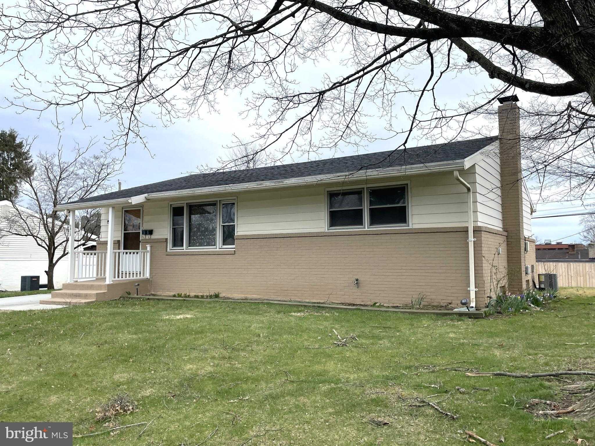 3415 Hawthorne Dr photo 3