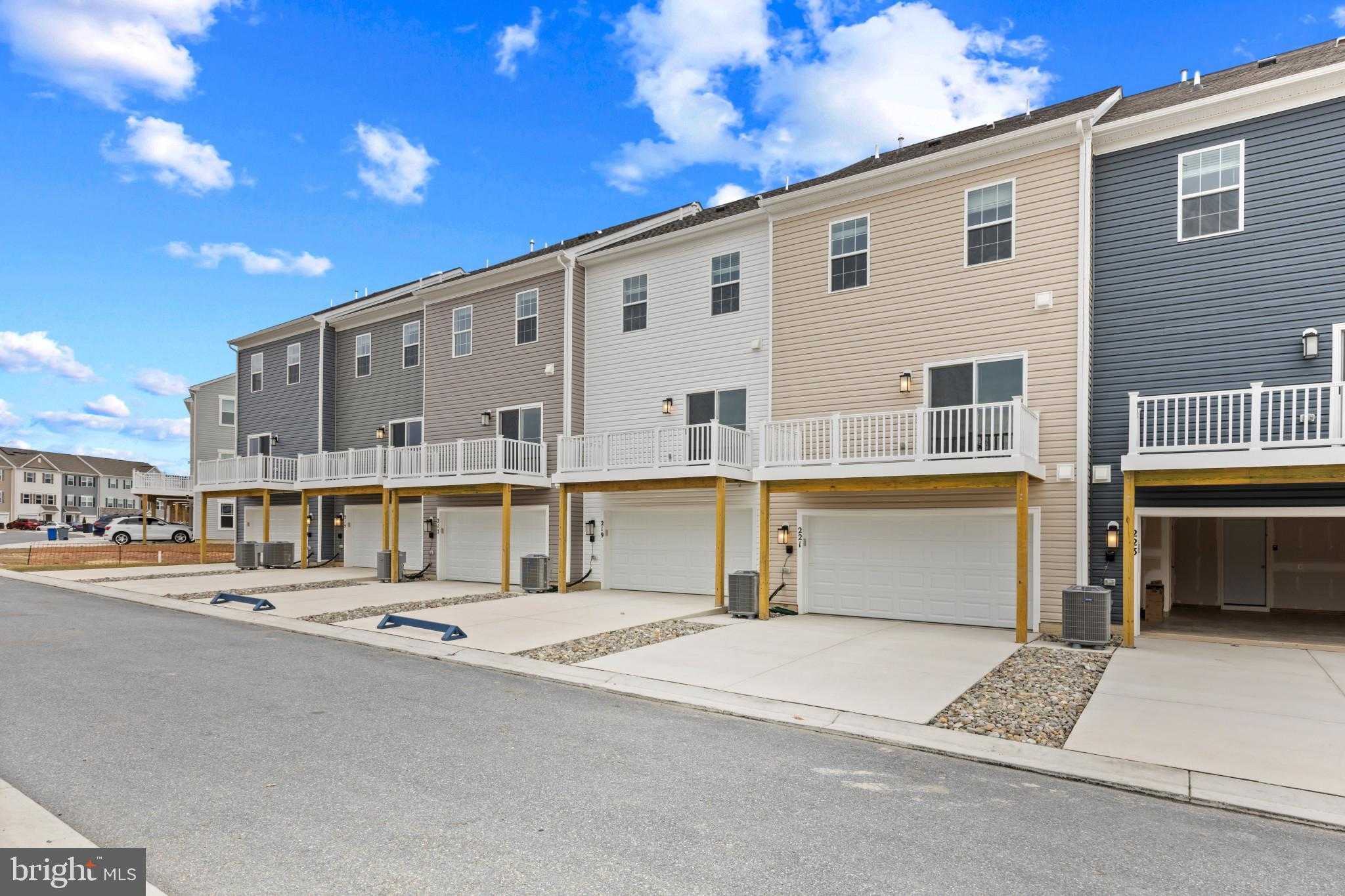 358 Hackley Dr photo 32