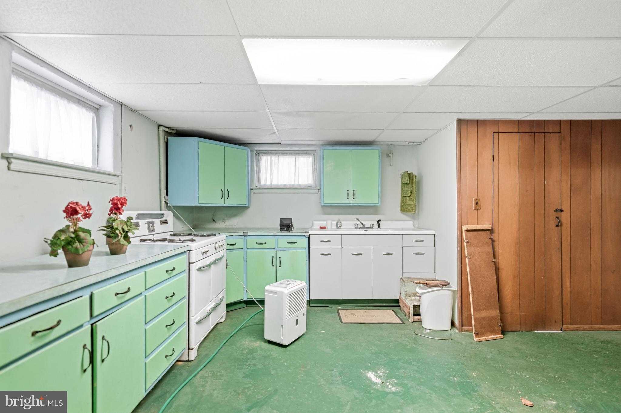 1445 Rhawn St photo 32