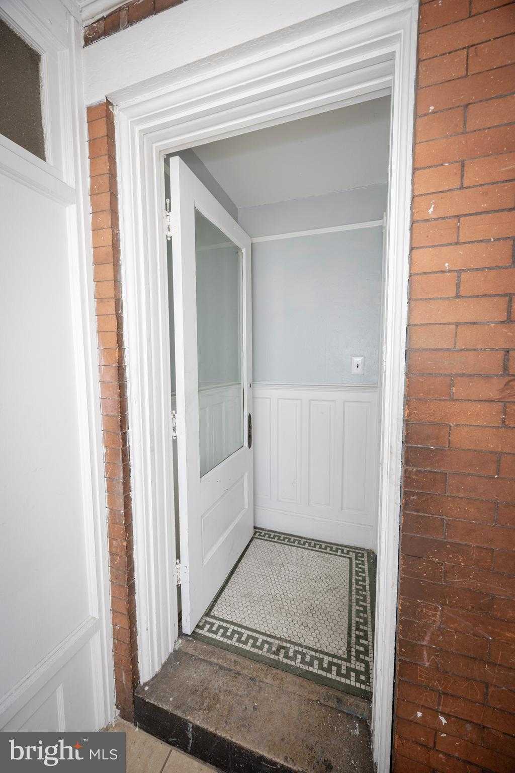 5729 Hadfield St photo 3