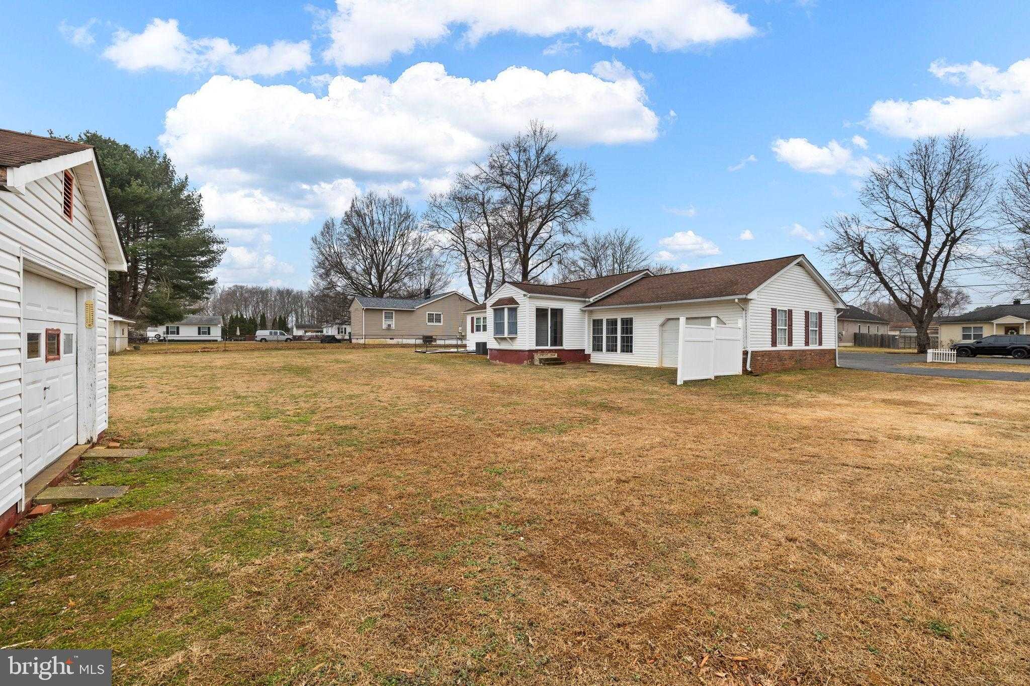 114 Hamilton St photo 54