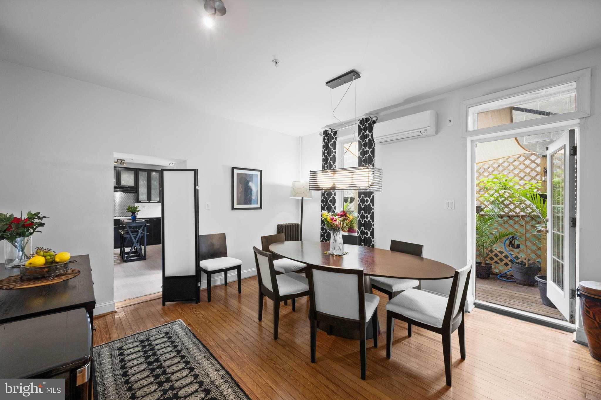 210 S High St photo 12