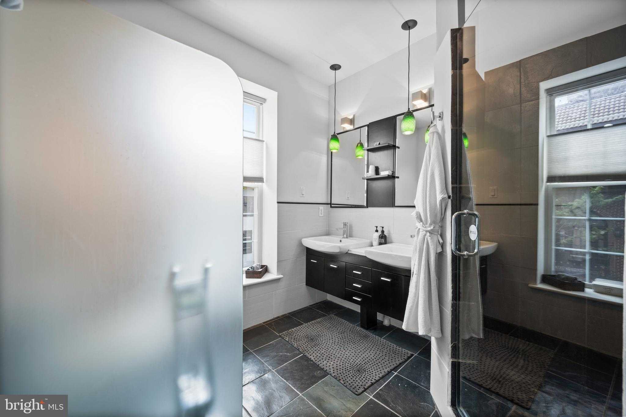 210 S High St photo 26