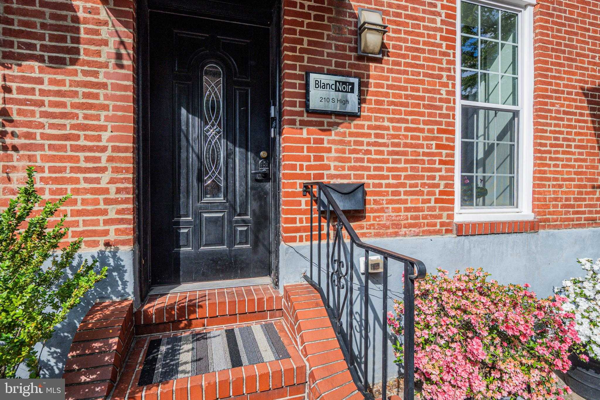 210 S High St photo 3