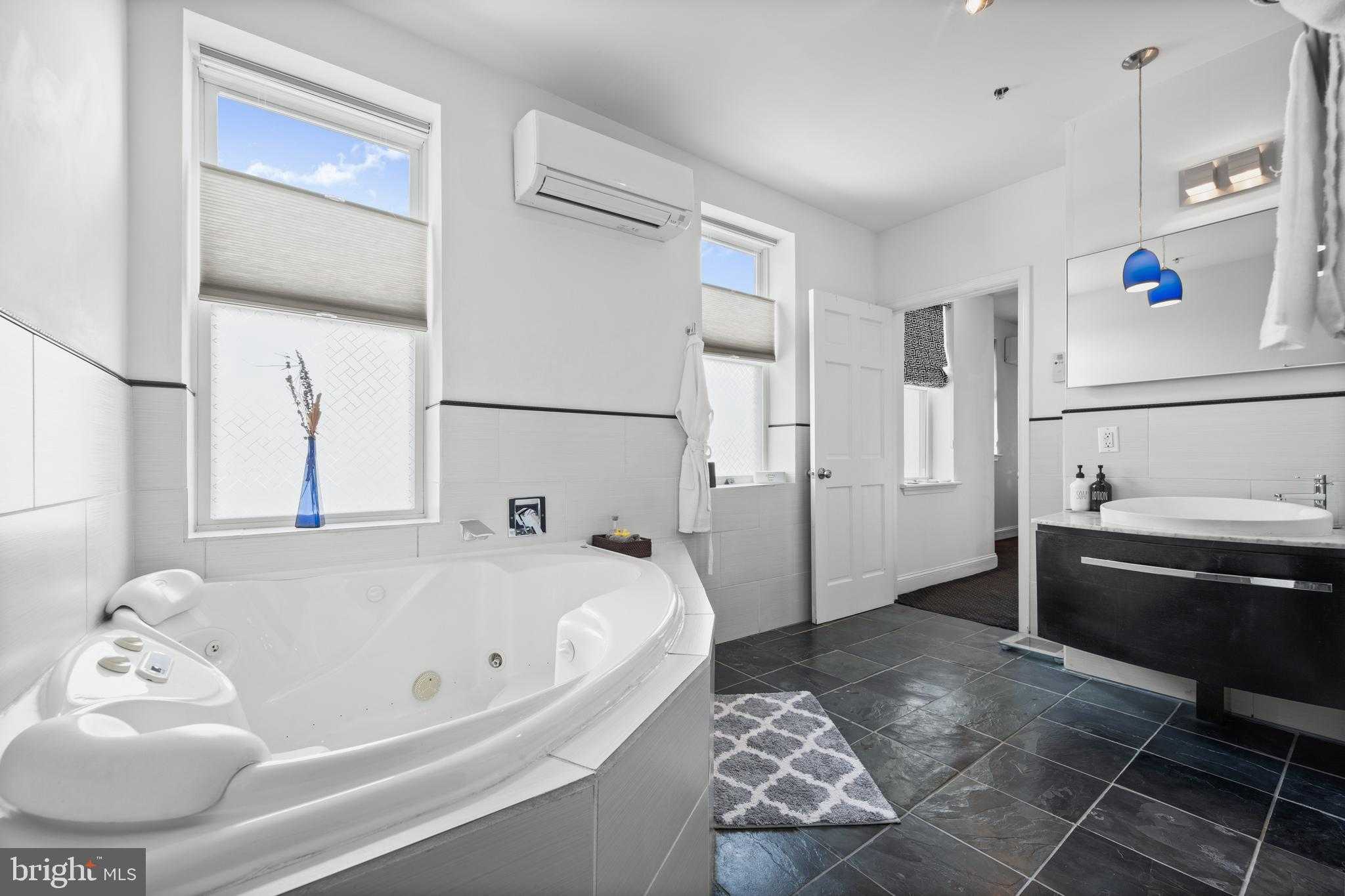 210 S High St photo 40