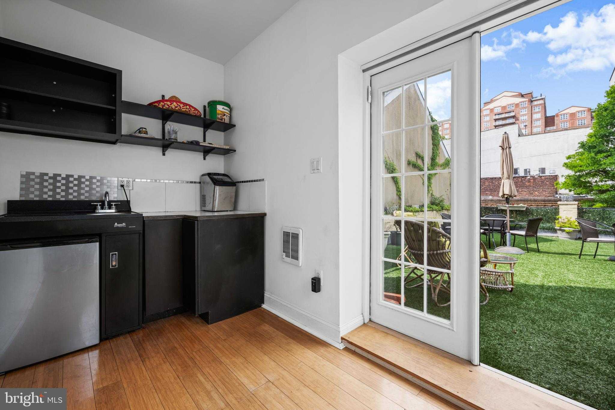 210 S High St photo 50