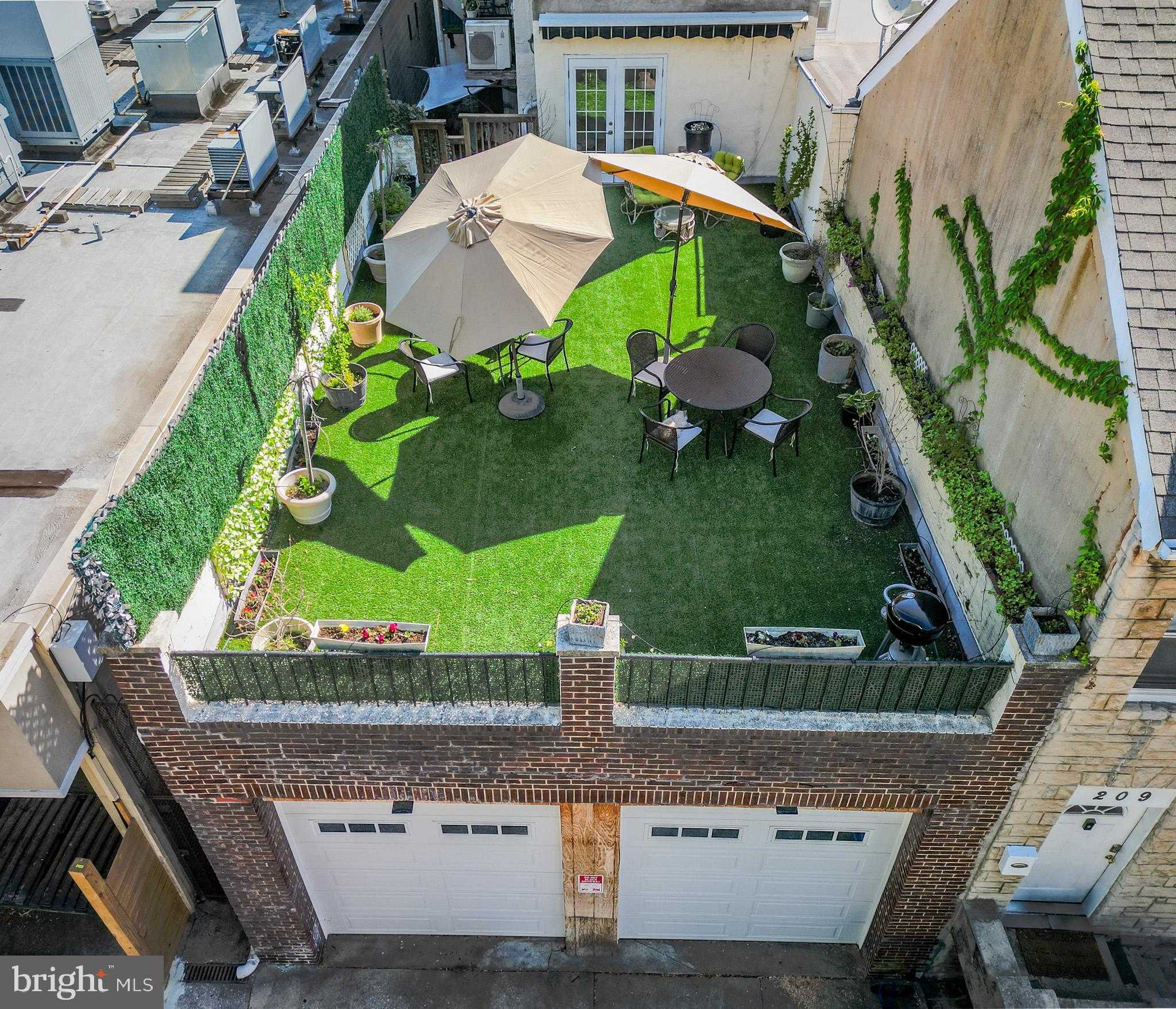 210 S High St photo 69